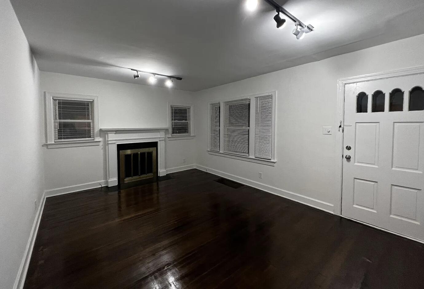 2034 Nashville Court B Property Photo 3