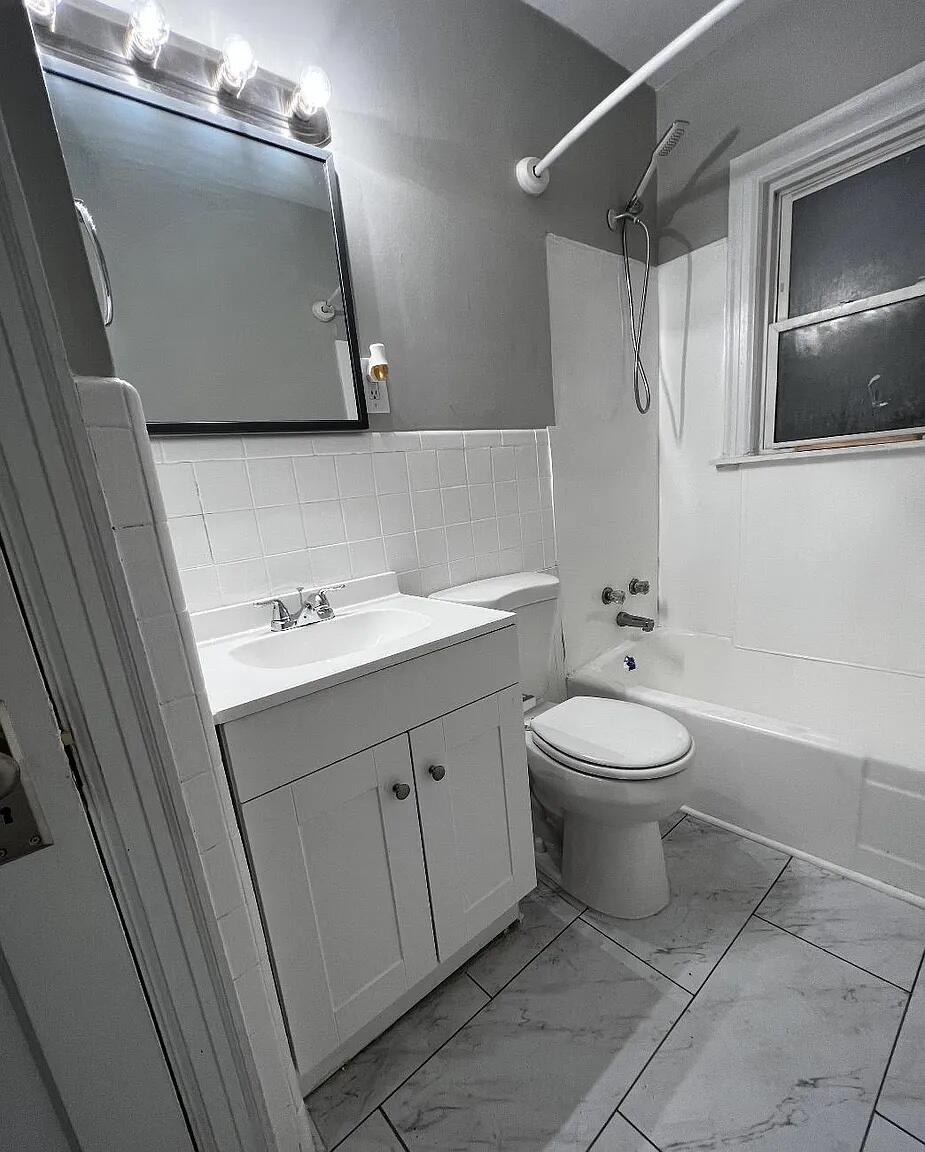 2034 Nashville Court B Property Photo 6