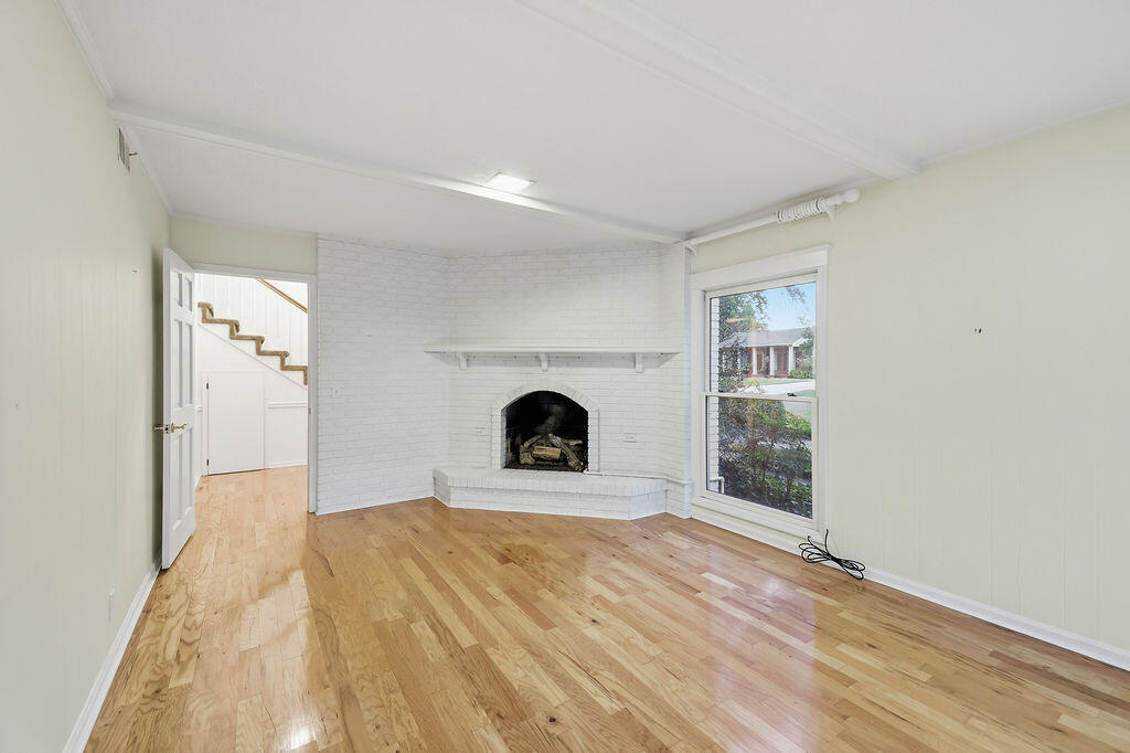 1511 Chaucer Drive Property Photo 8