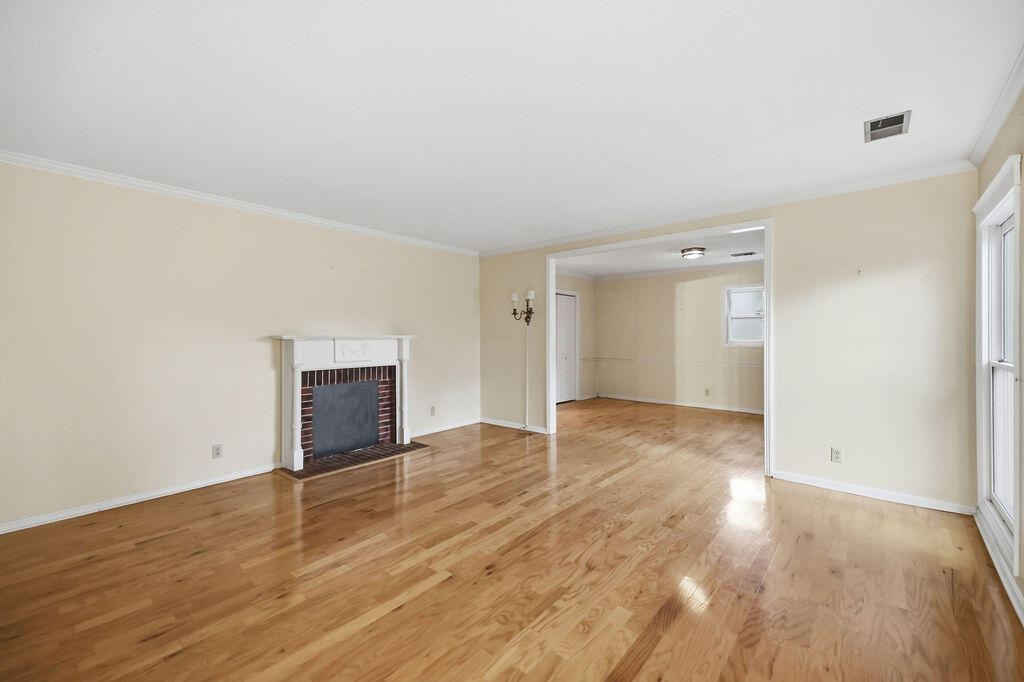 1511 Chaucer Drive Property Photo 9