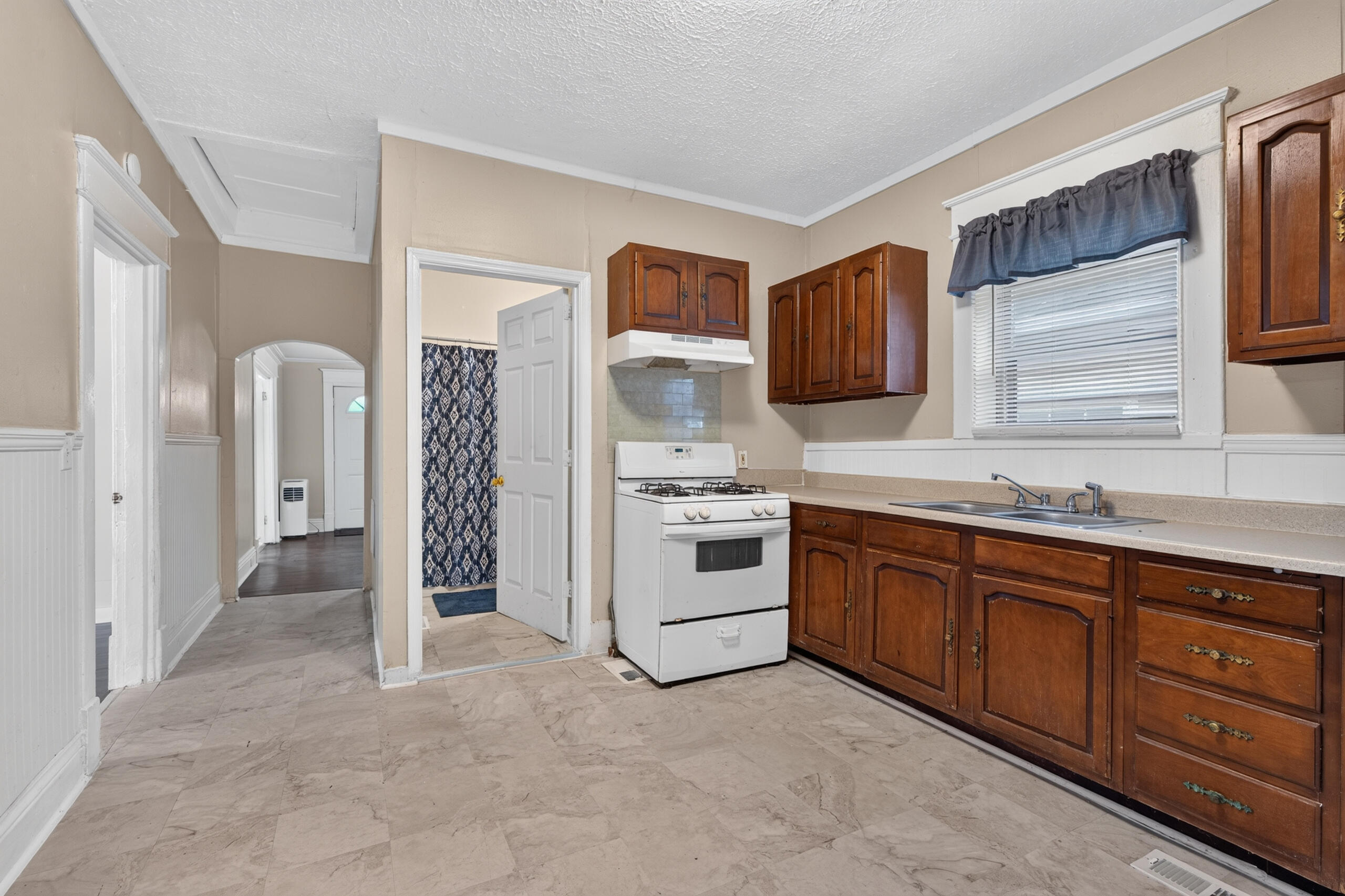 608 Elm Tree Lane Property Photo 8
