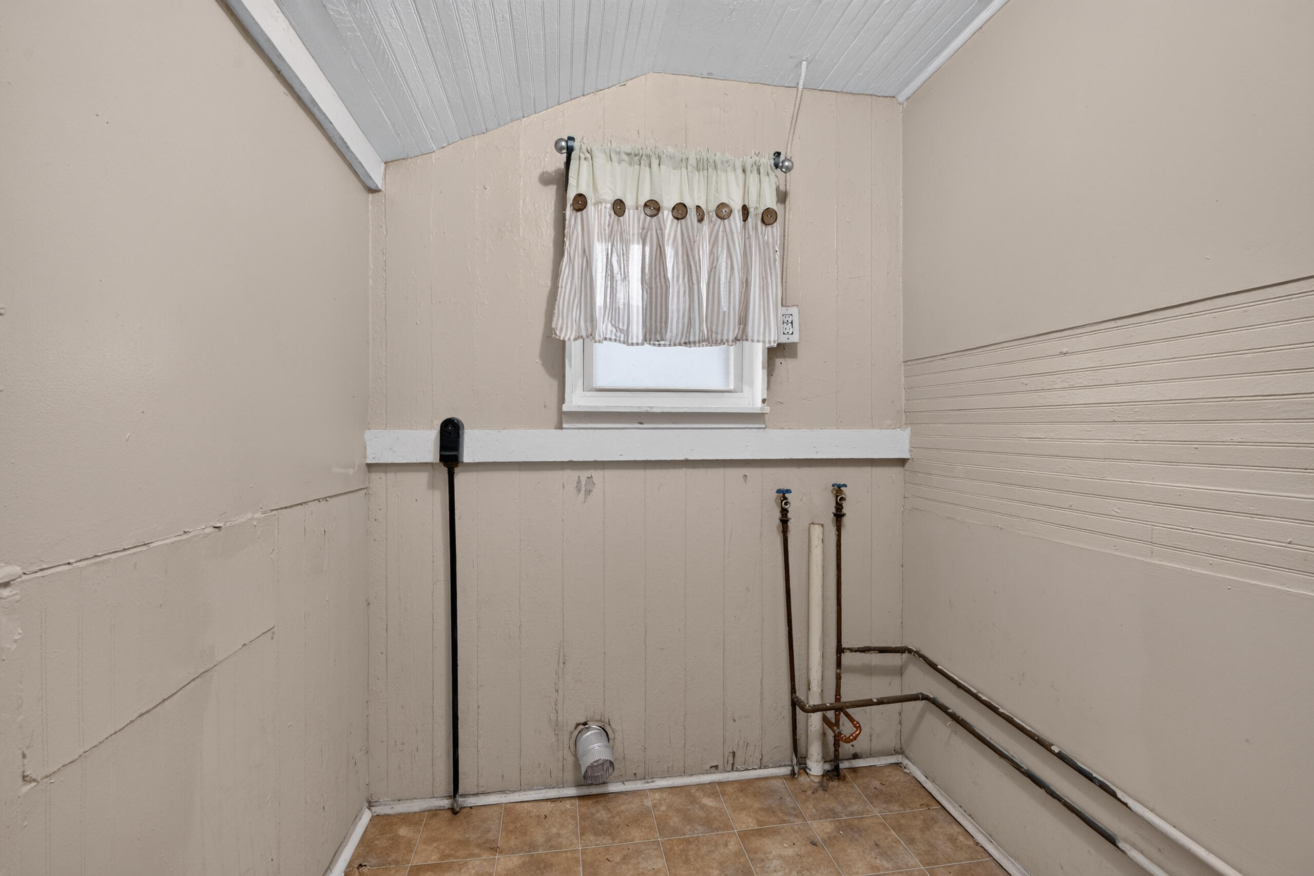 608 Elm Tree Lane Property Photo 18