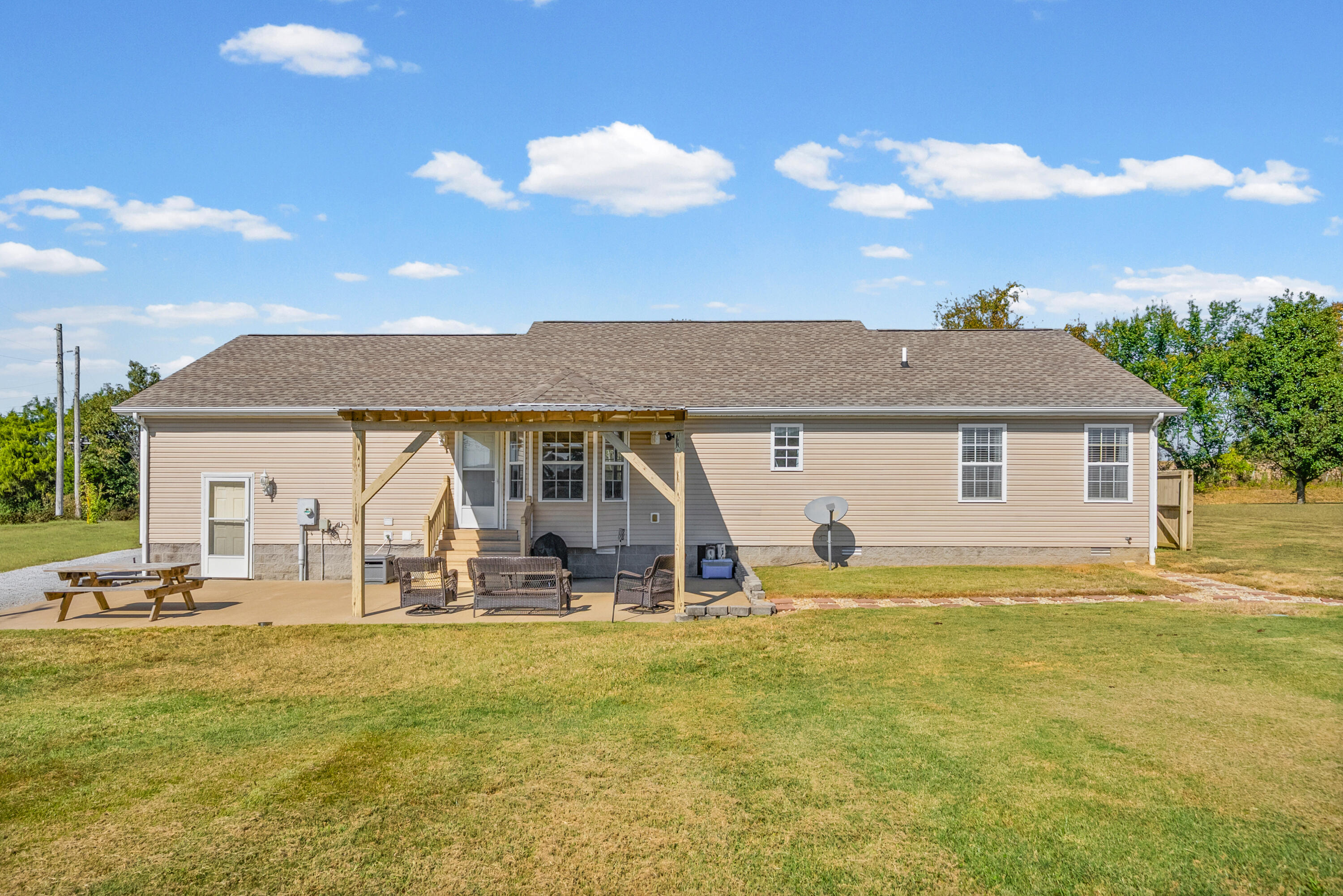 2125 Dogwood Kelly Road Property Photo 8