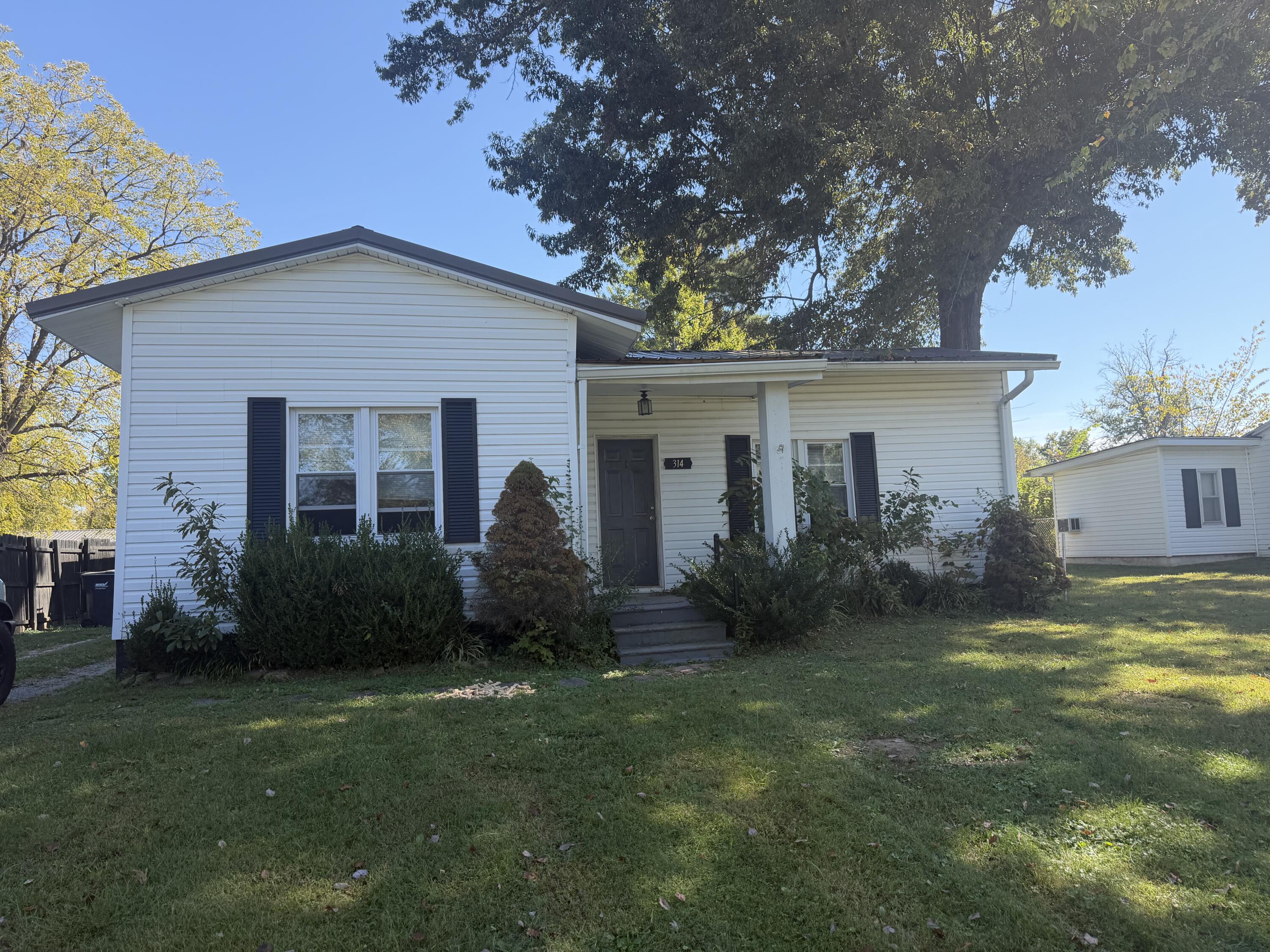 314 N College Street Property Photo 1