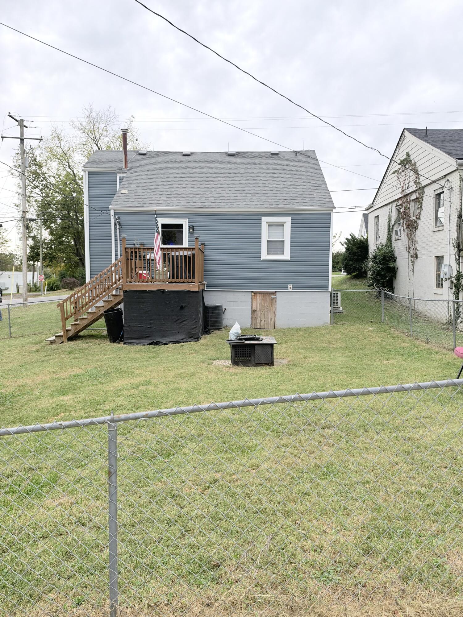 520 College Street Property Photo 2