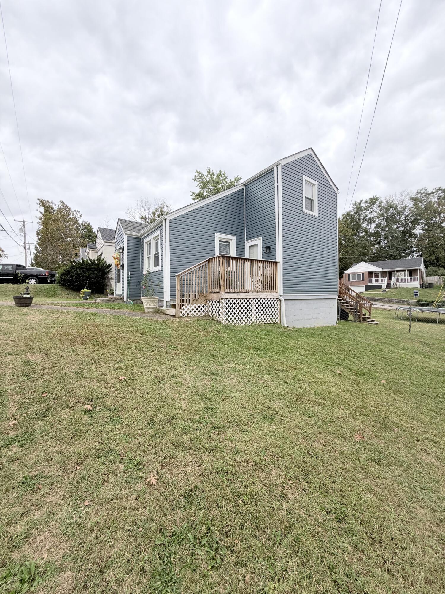 520 College Street Property Photo 3