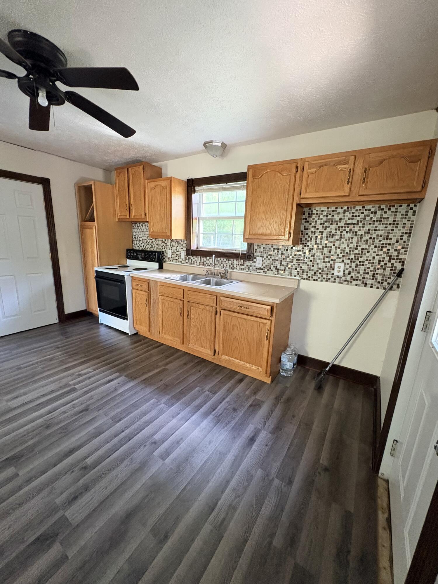 522 Town Branch Road Property Photo 11