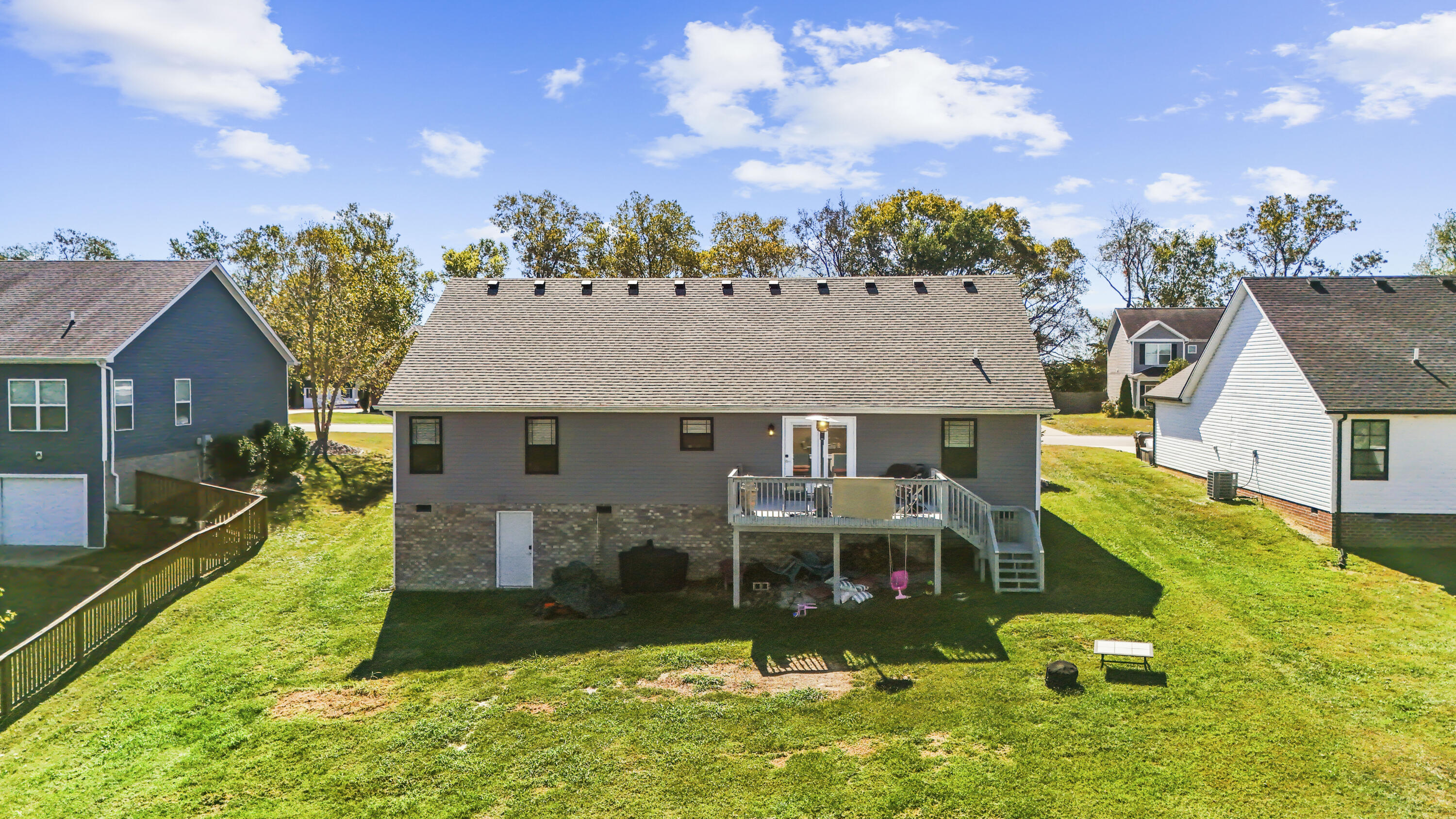 1087 Twin Oaks Boulevard Property Photo 4