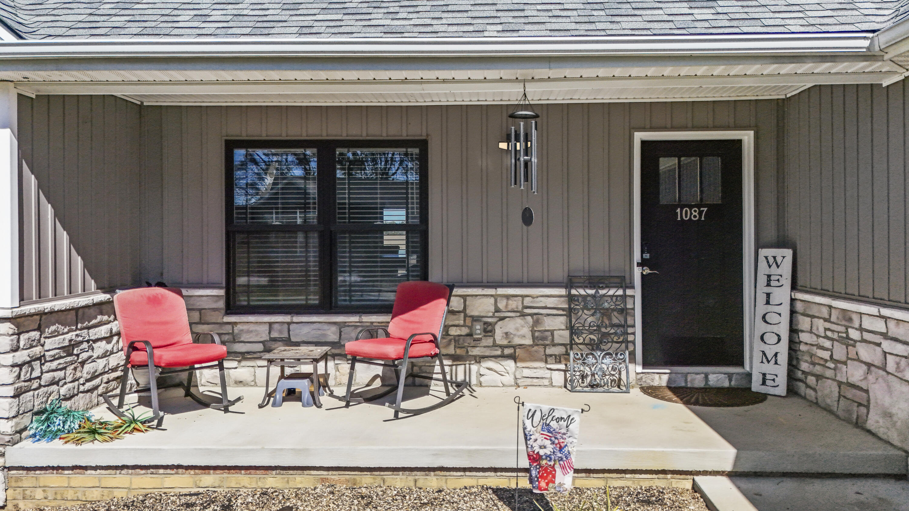 1087 Twin Oaks Boulevard Property Photo 8