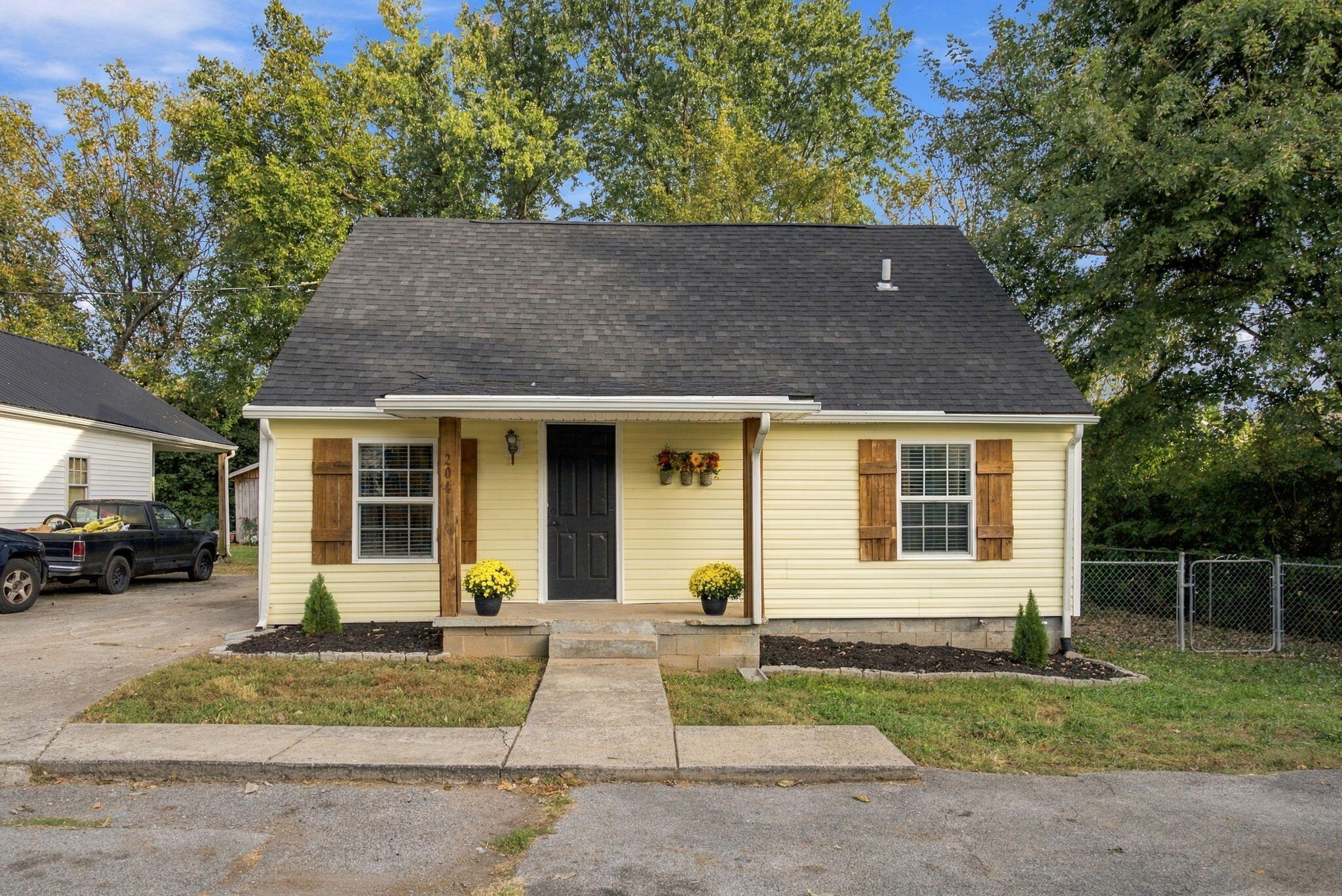 204 Sparks Avenue Property Photo 3