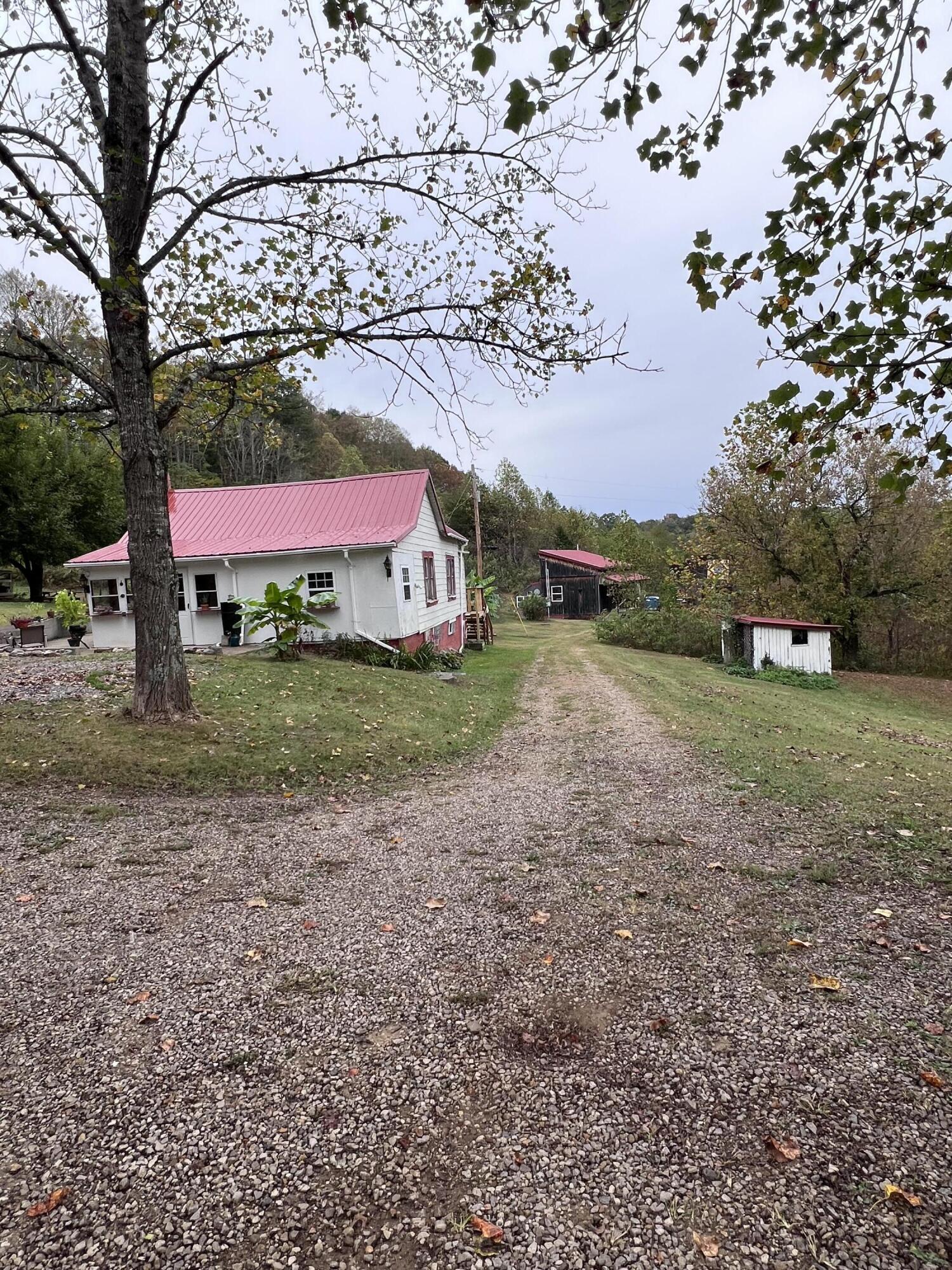 9095 Winchester Road Property Photo 5