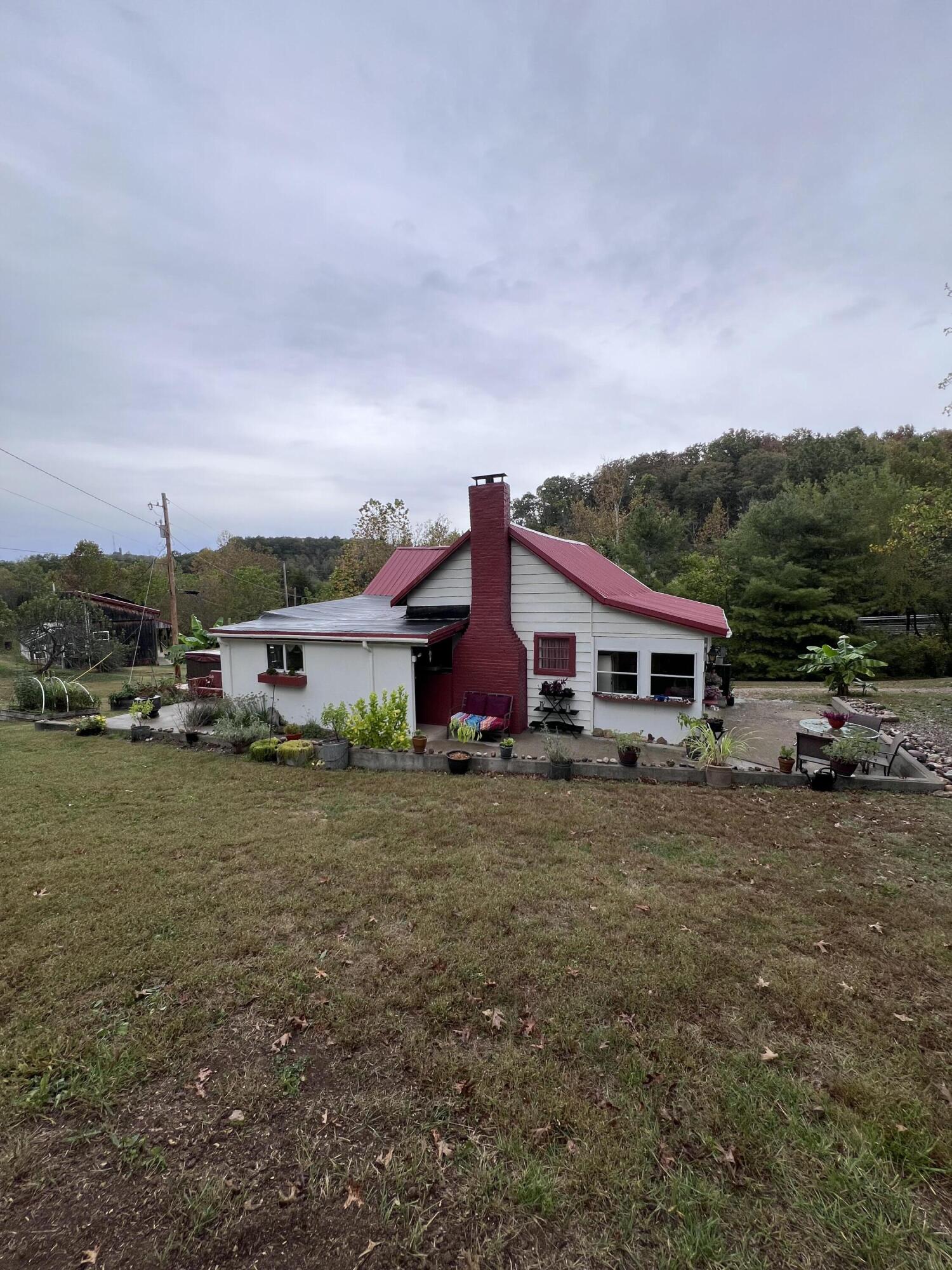9095 Winchester Road Property Photo 7