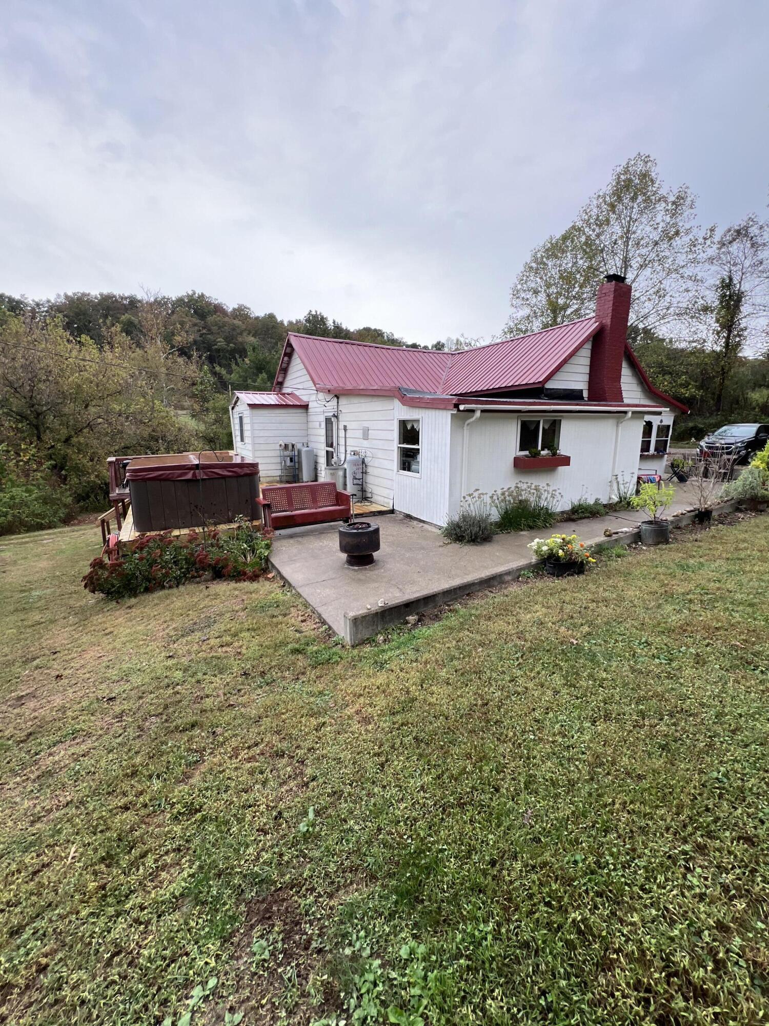 9095 Winchester Road Property Photo 8
