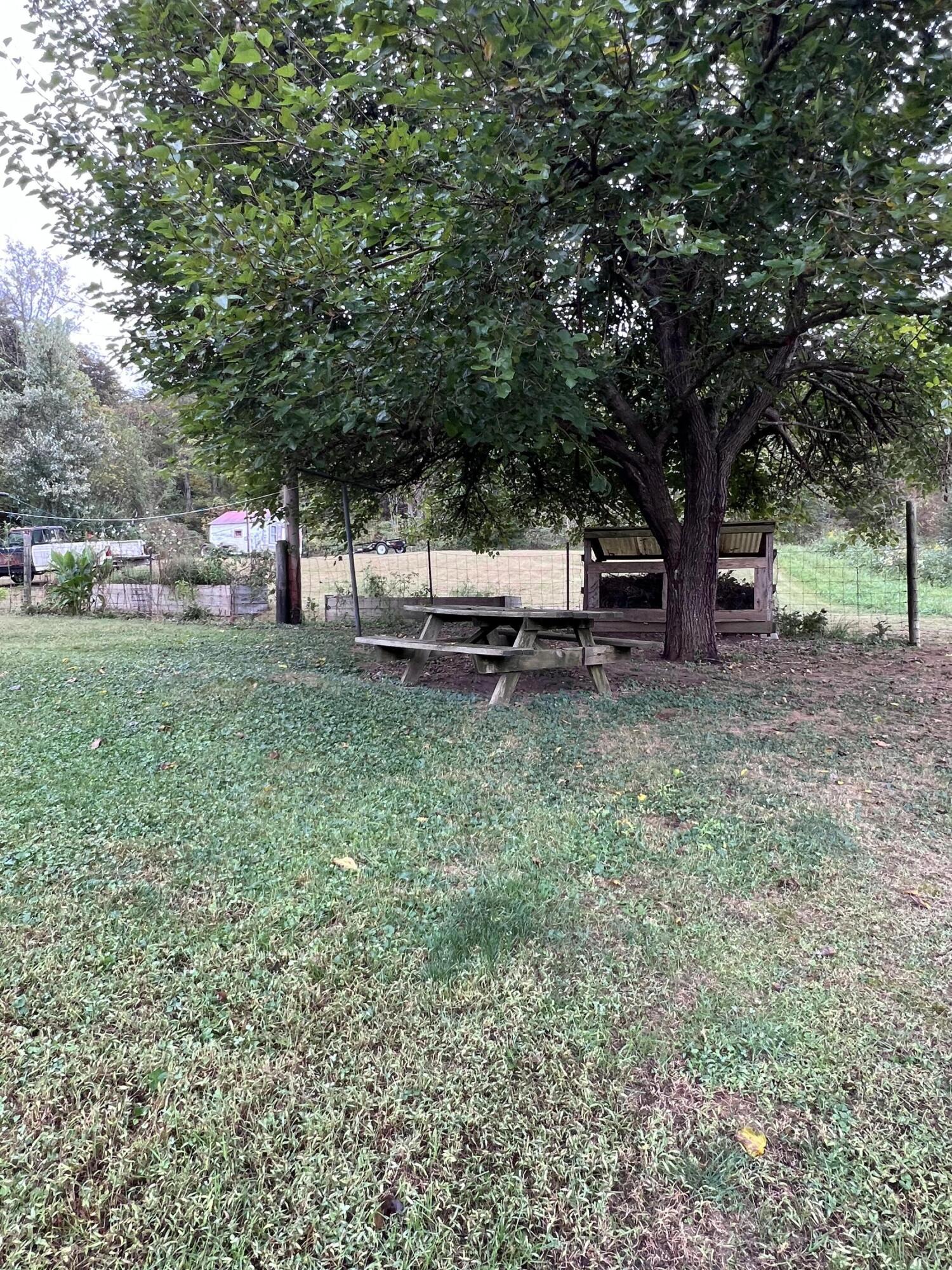 9095 Winchester Road Property Photo 10