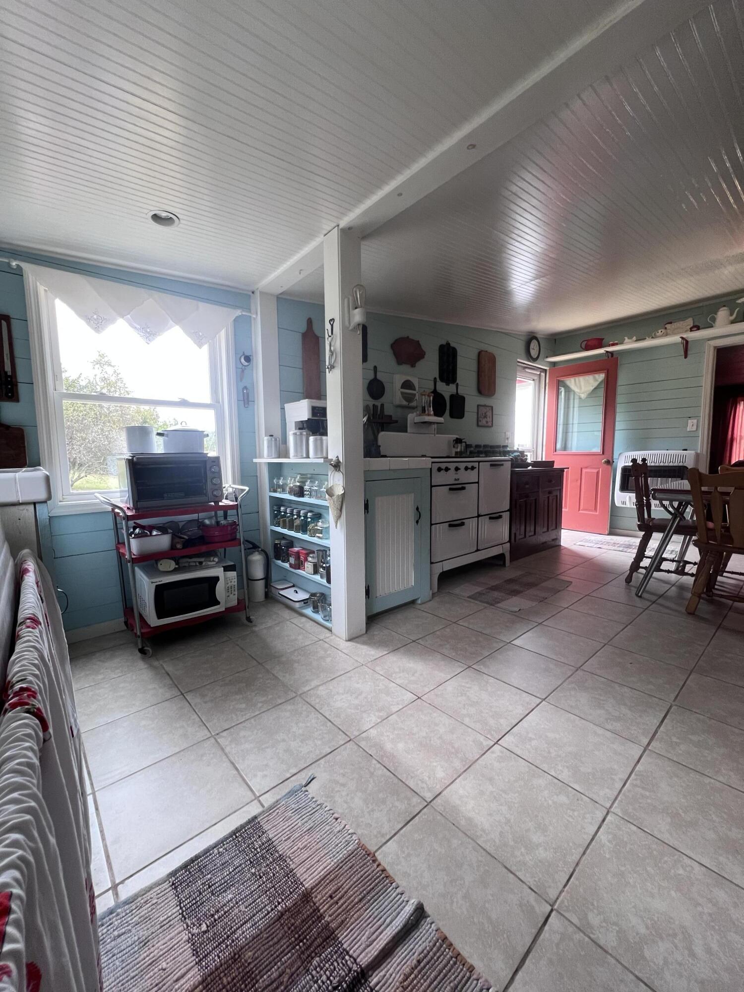 9095 Winchester Road Property Photo 14