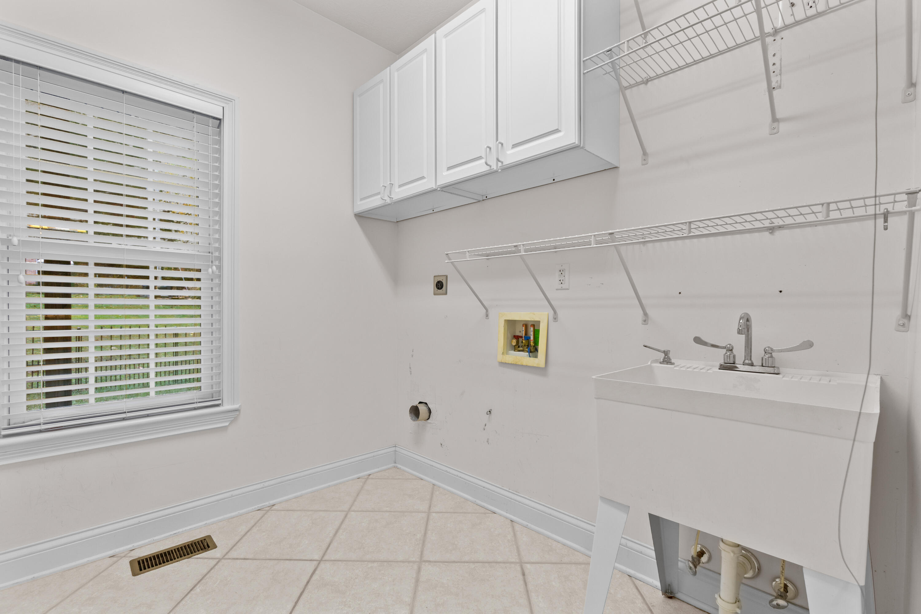 110 Robin Hood Drive Property Photo 40