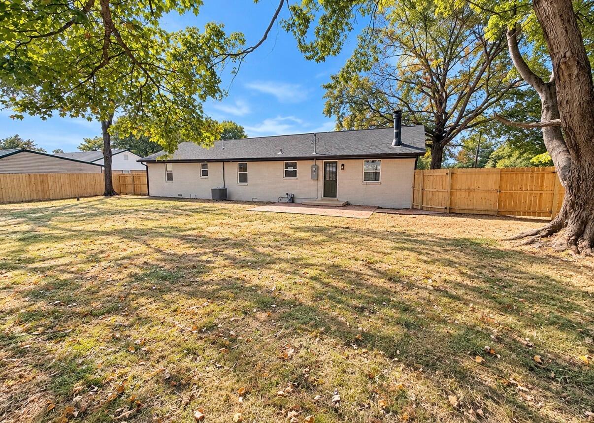 401 Sunset Drive Property Photo 1