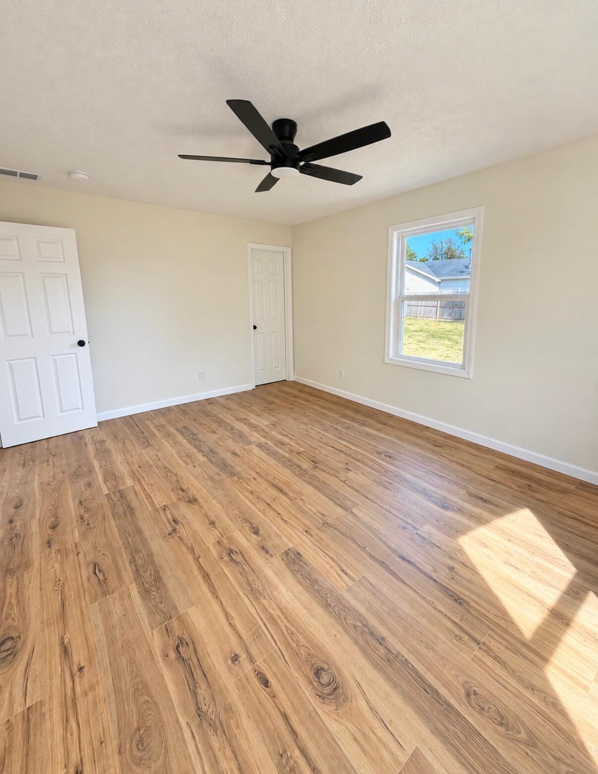 401 Sunset Drive Property Photo 16