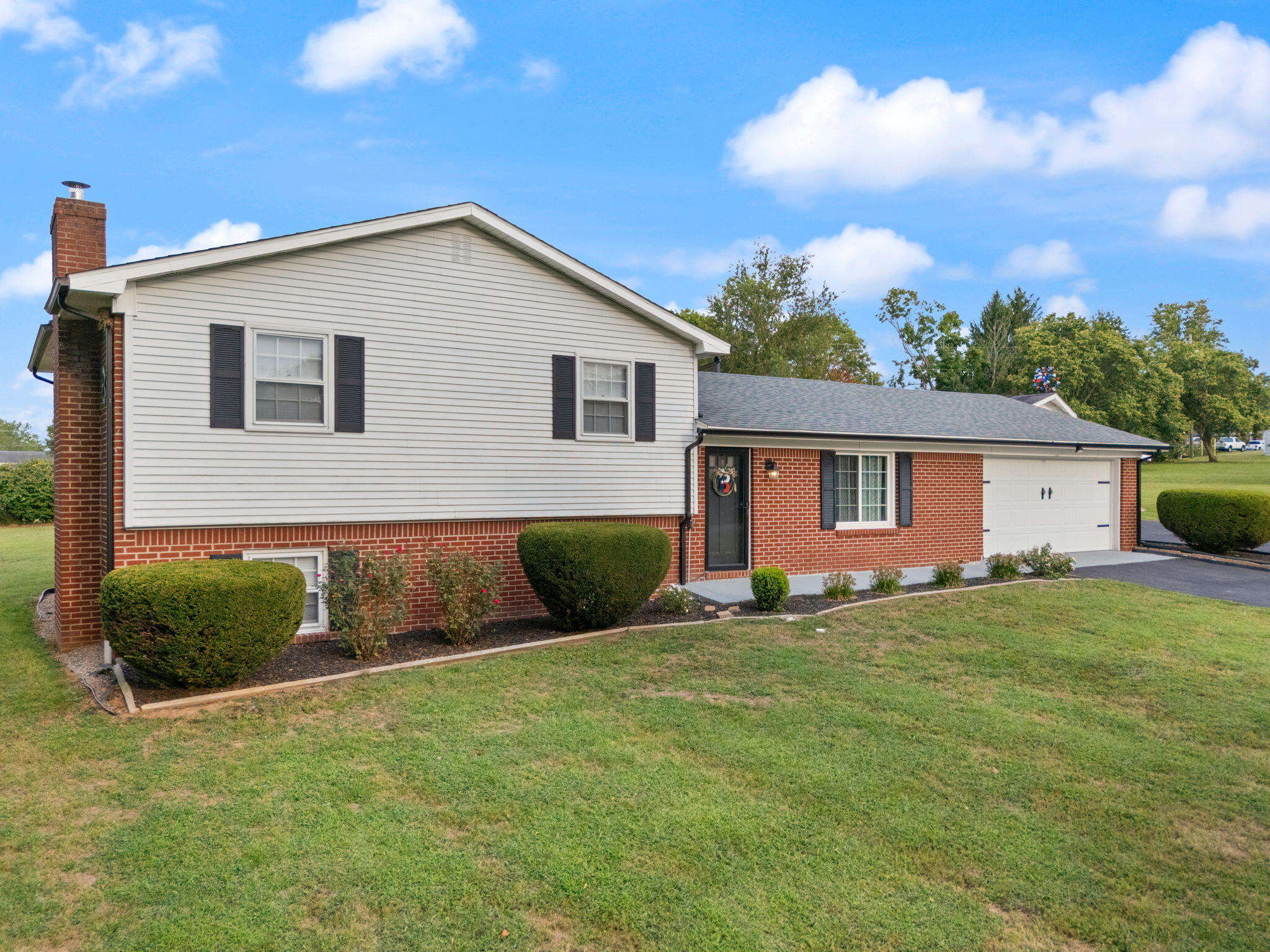 3090 Shakertown Road Property Photo 1