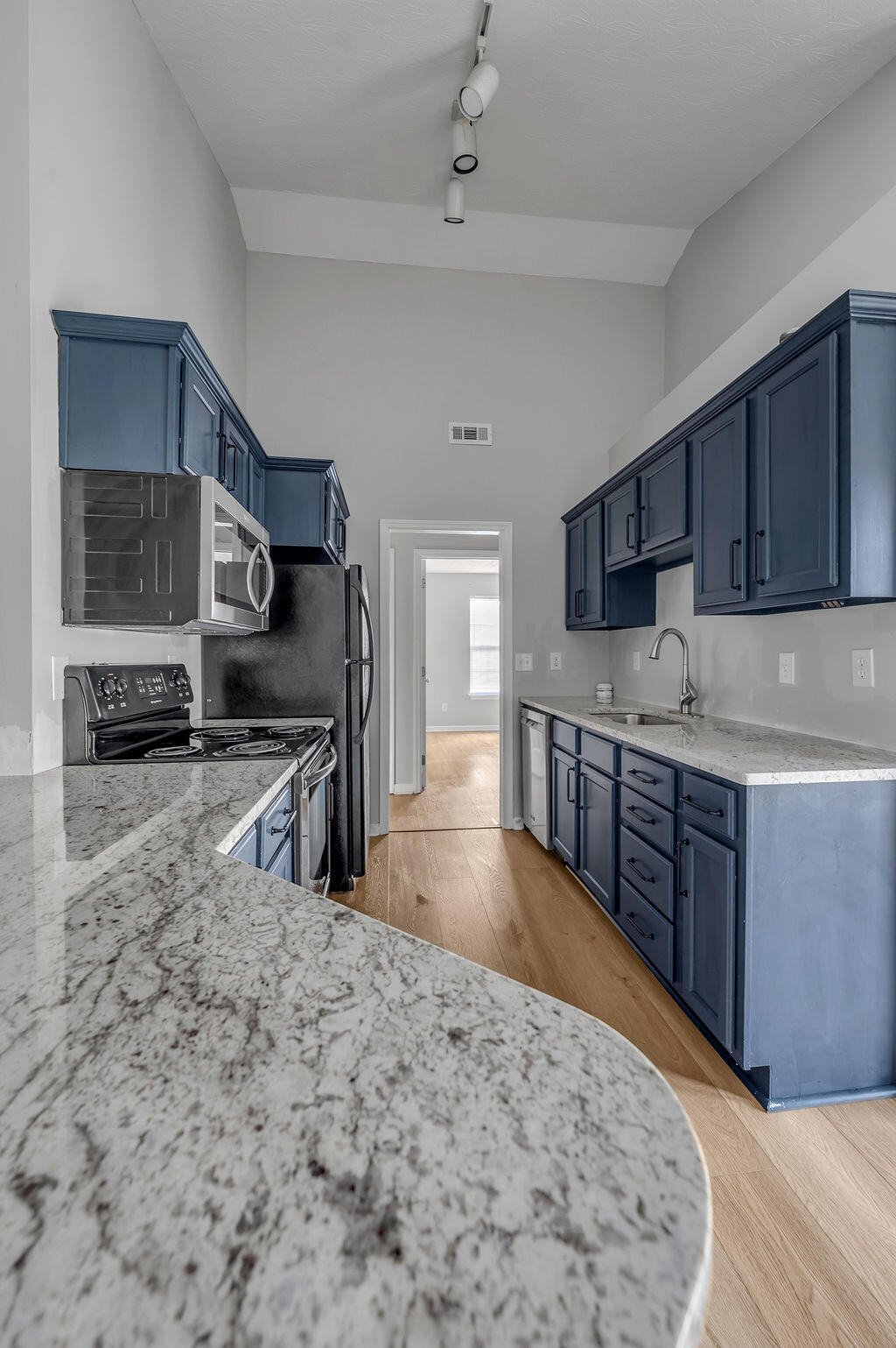 3056 Shady Knoll Property Photo 4