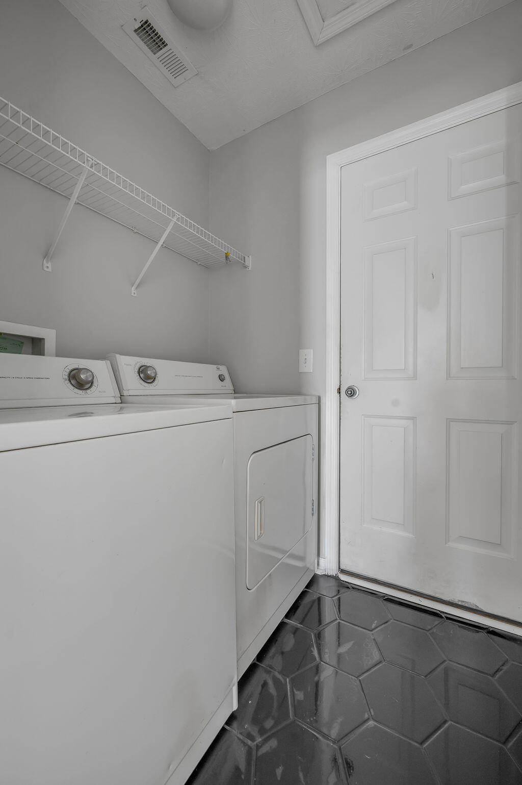 3056 Shady Knoll Property Photo 8