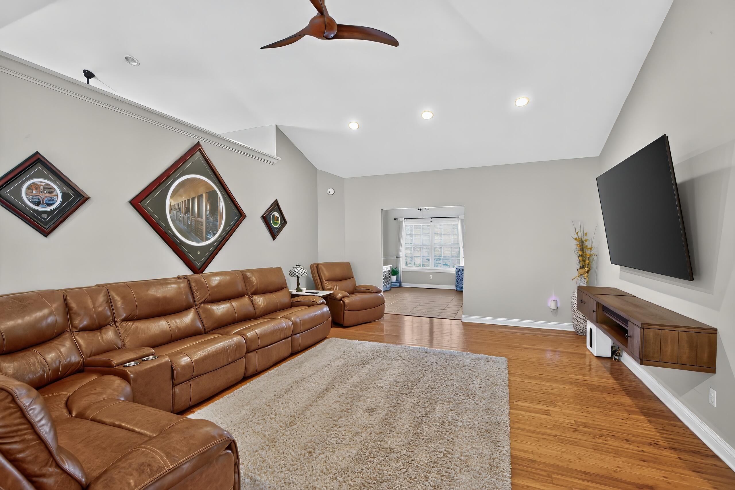 2209 Dunhill Lane Property Photo 5