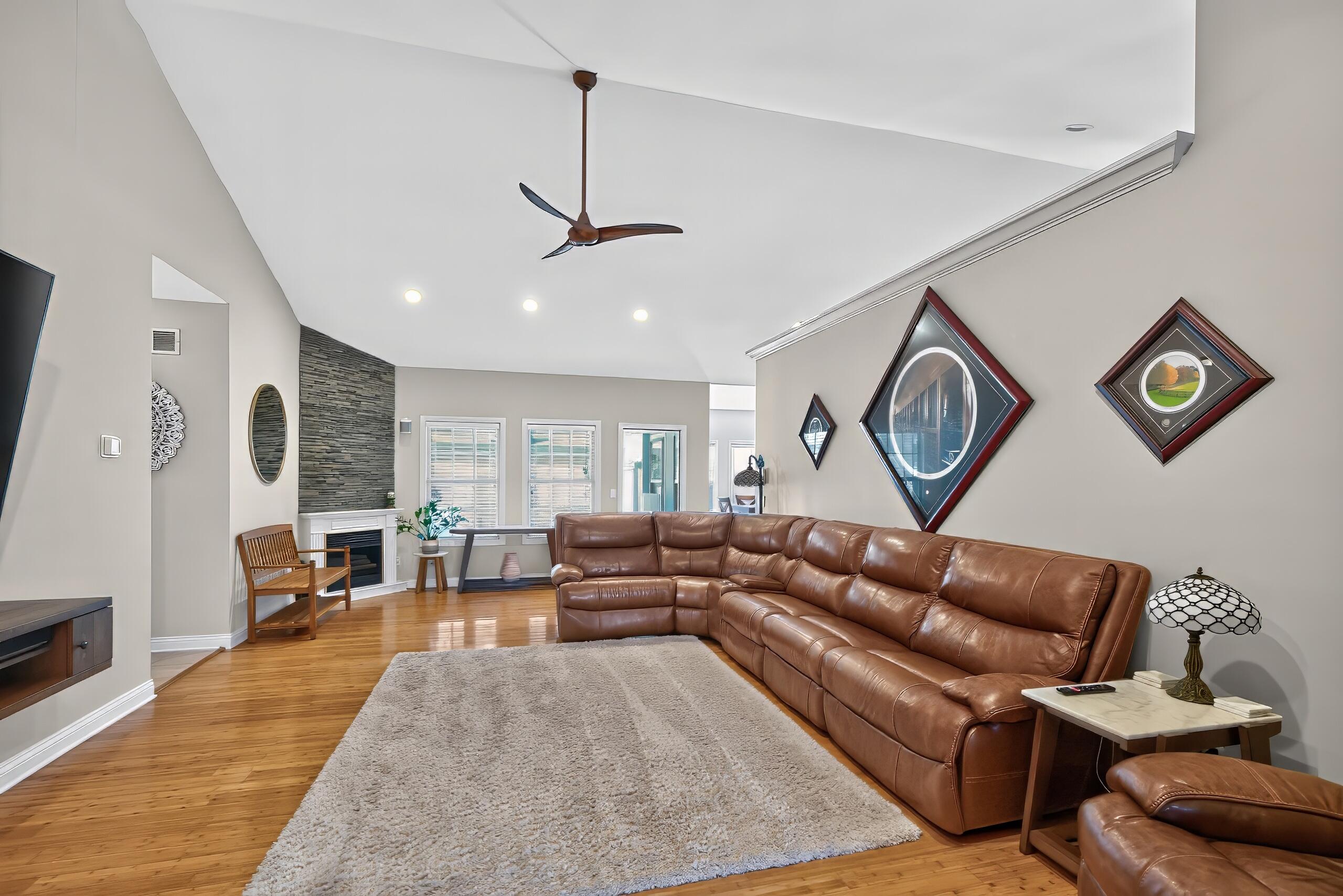 2209 Dunhill Lane Property Photo 6