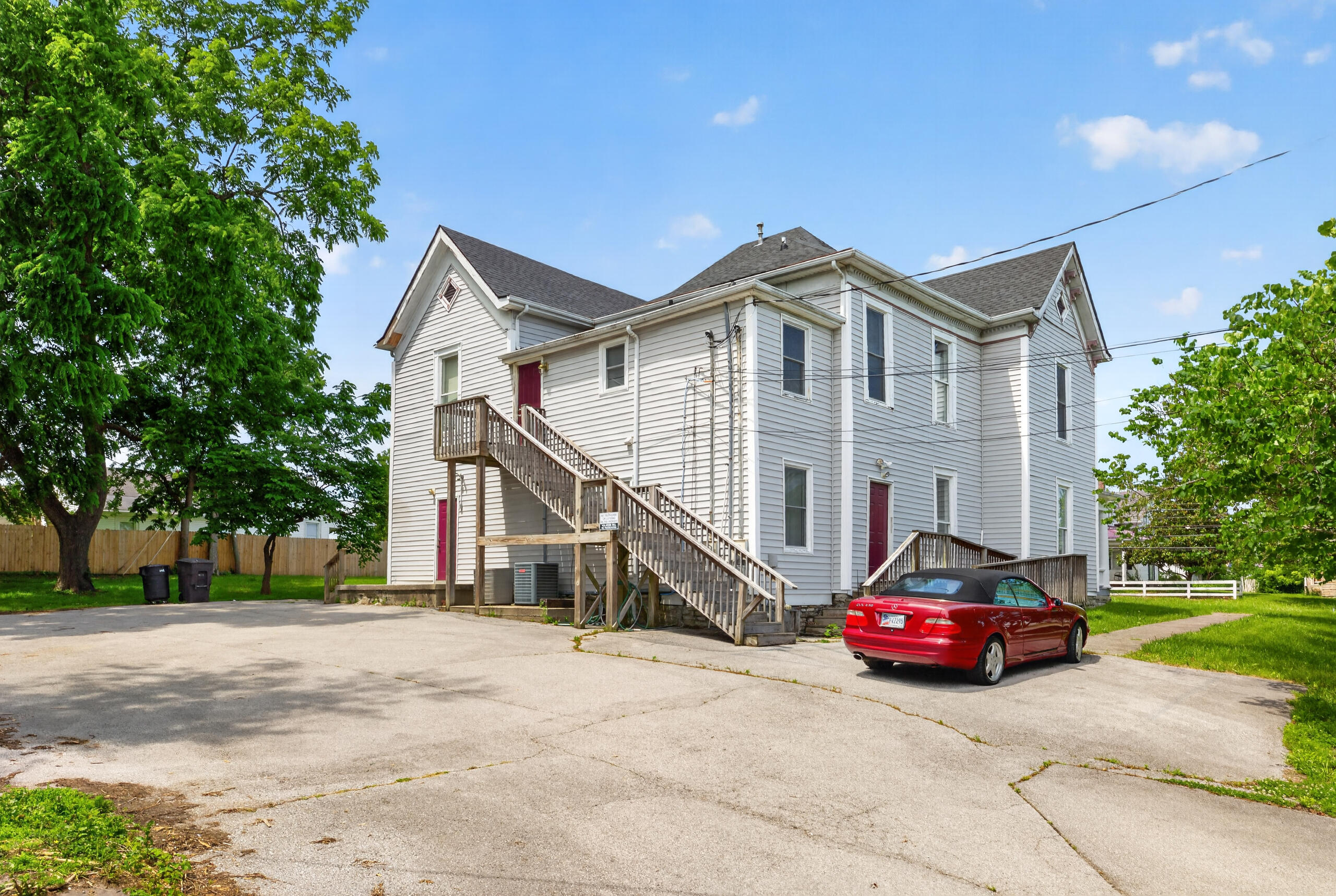 410 W Lexington Avenue Property Photo 3