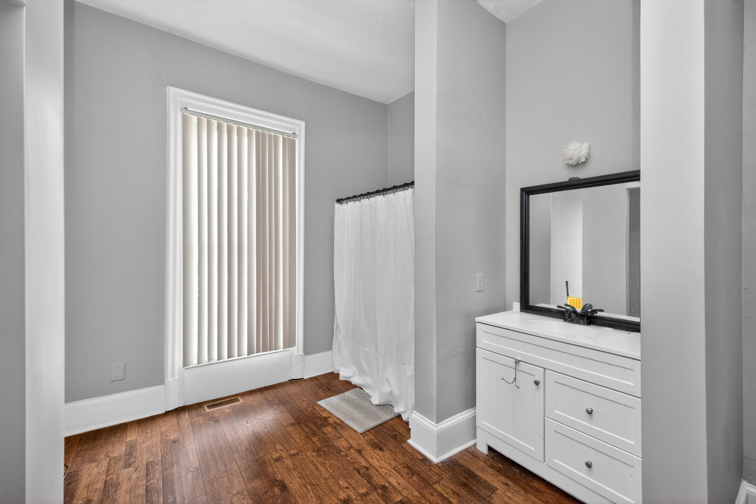410 W Lexington Avenue Property Photo 8