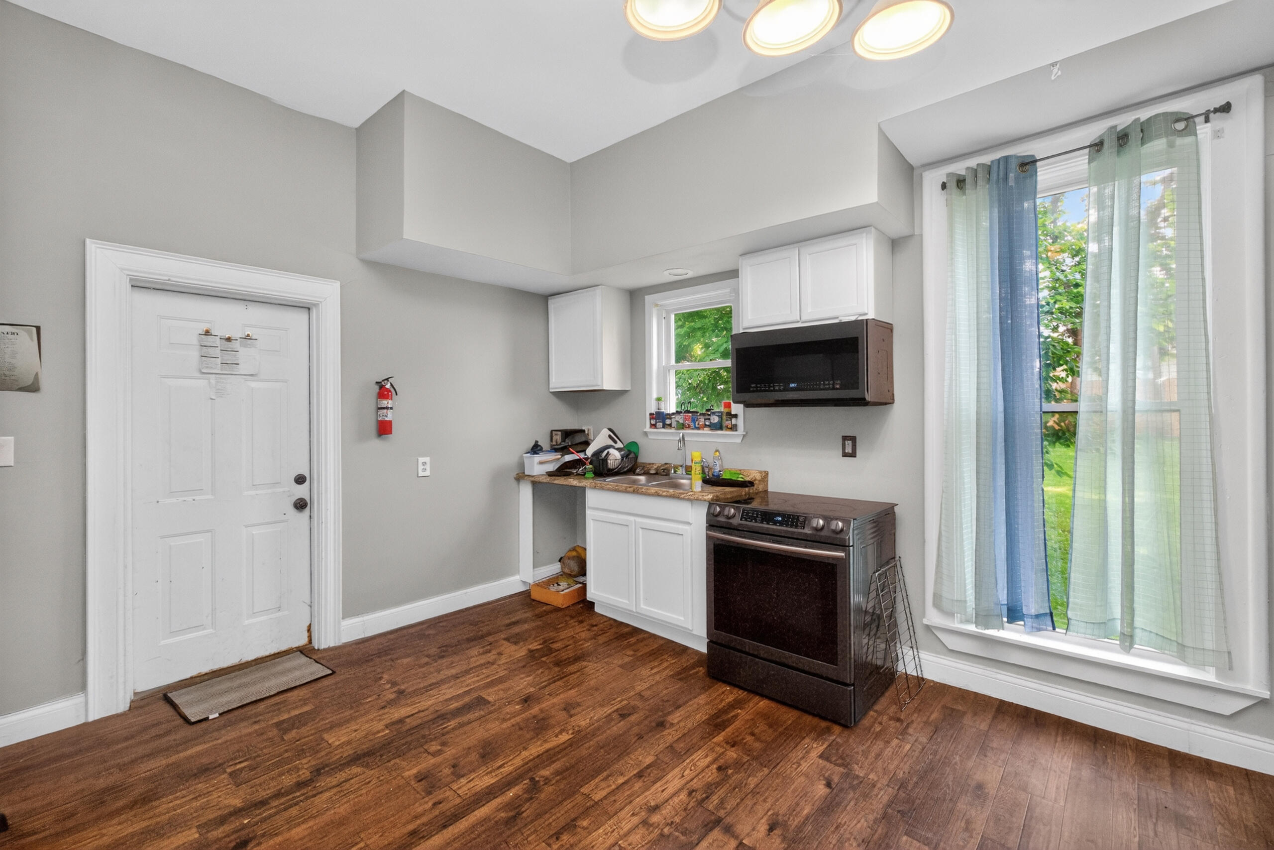 410 W Lexington Avenue Property Photo 15