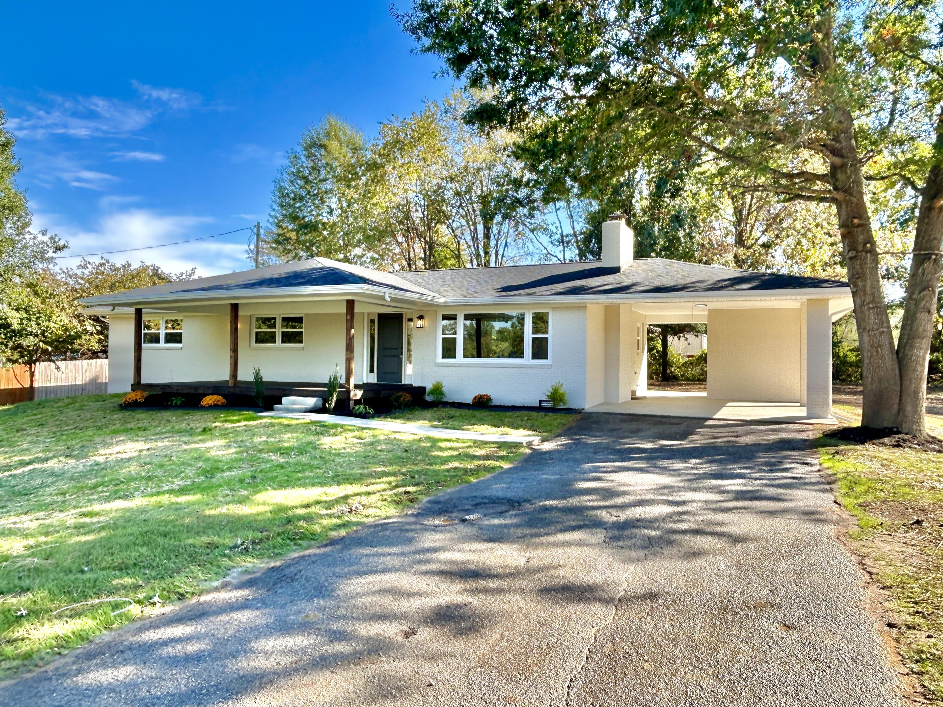 906 S Horseshoe Drive Property Photo 1