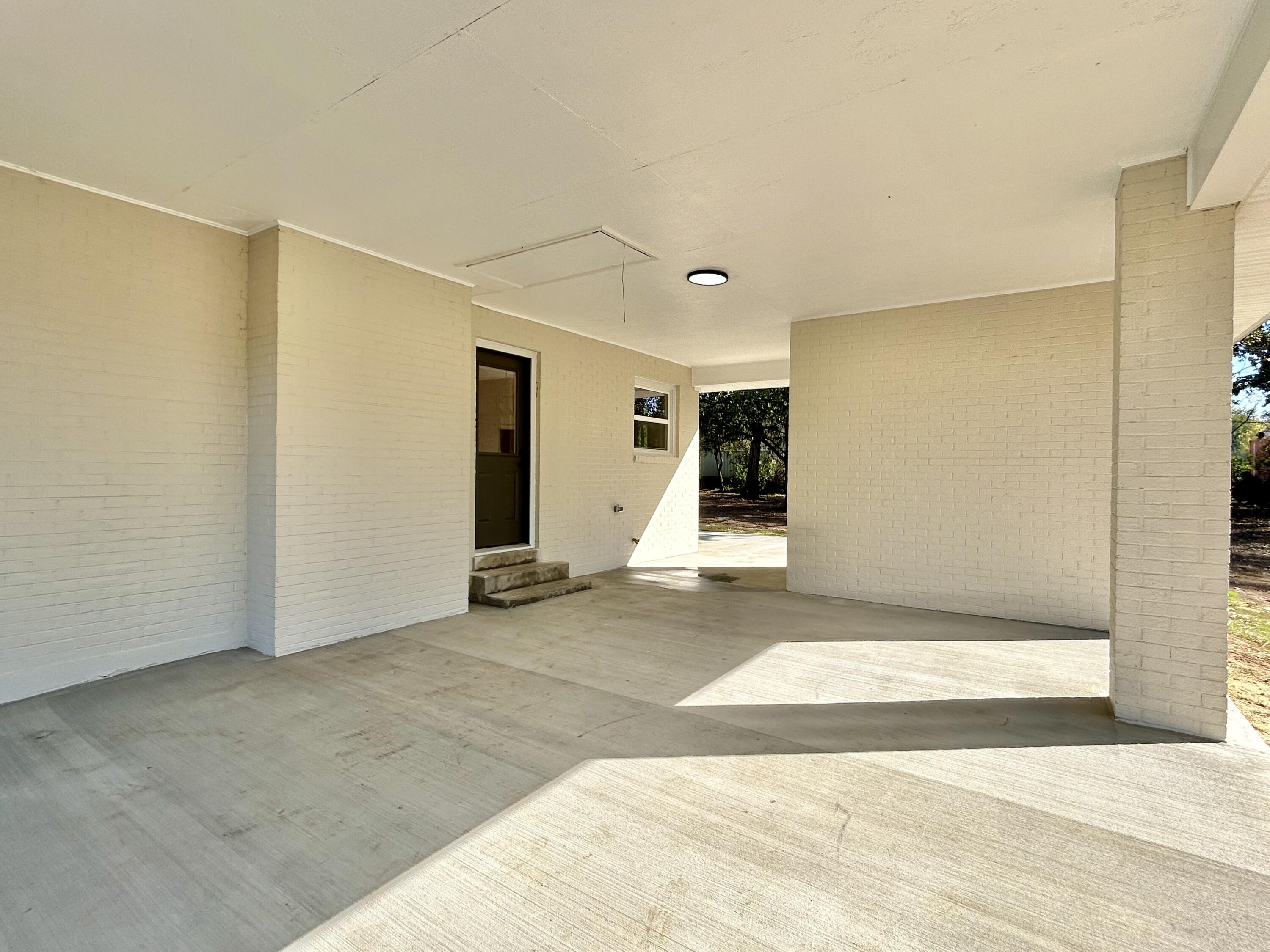 906 S Horseshoe Drive Property Photo 3