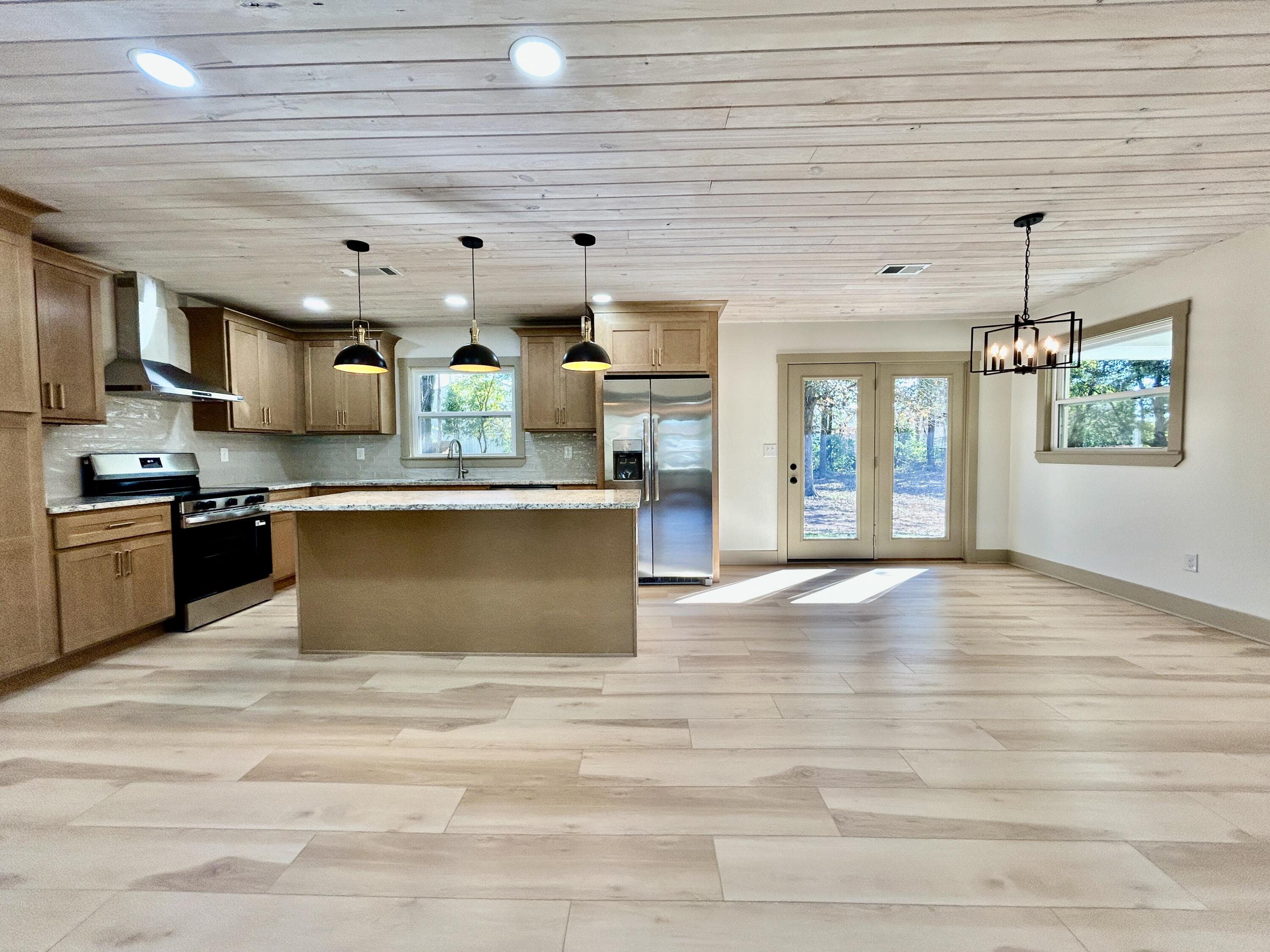 906 S Horseshoe Drive Property Photo 6