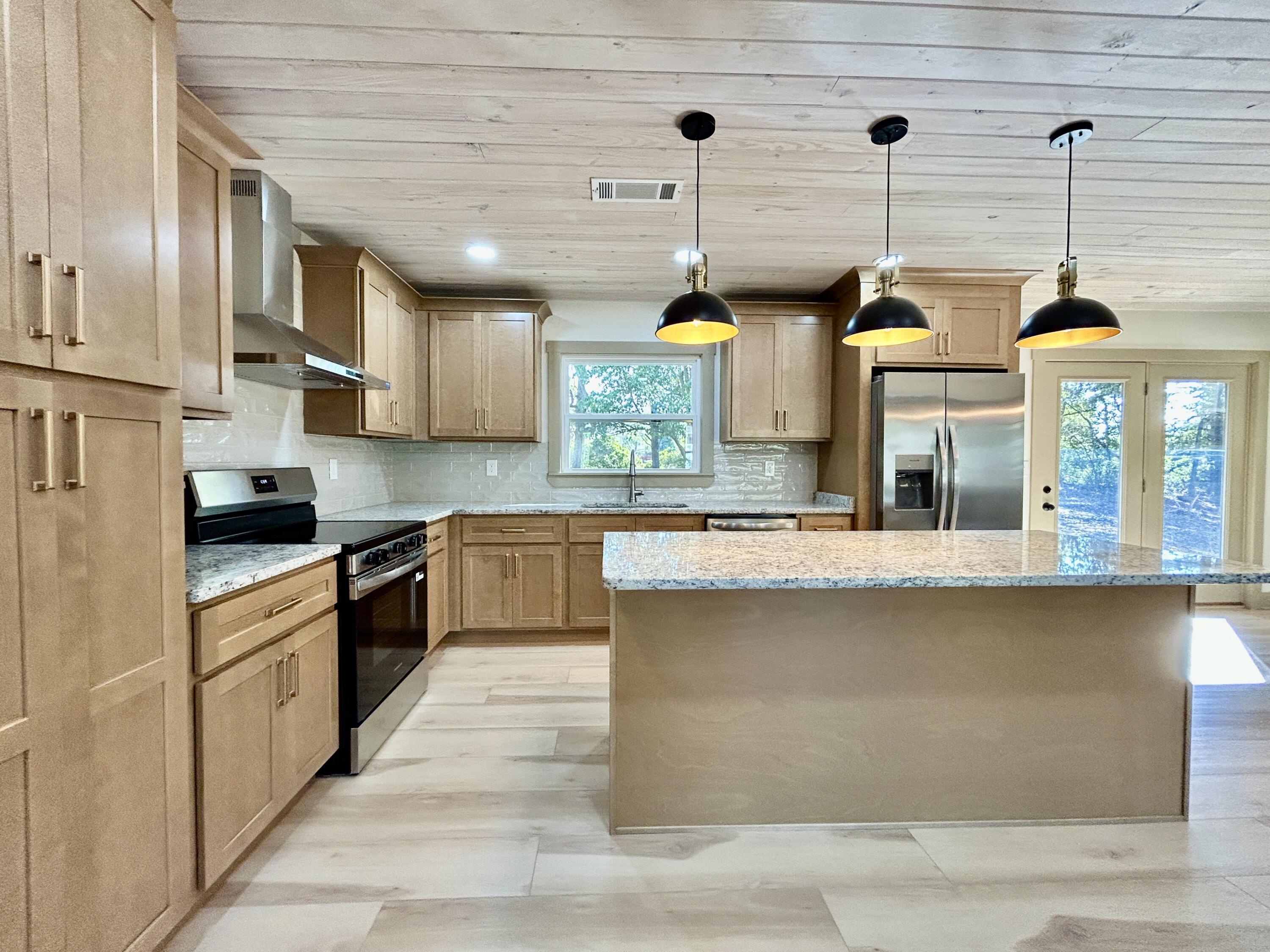 906 S Horseshoe Drive Property Photo 7