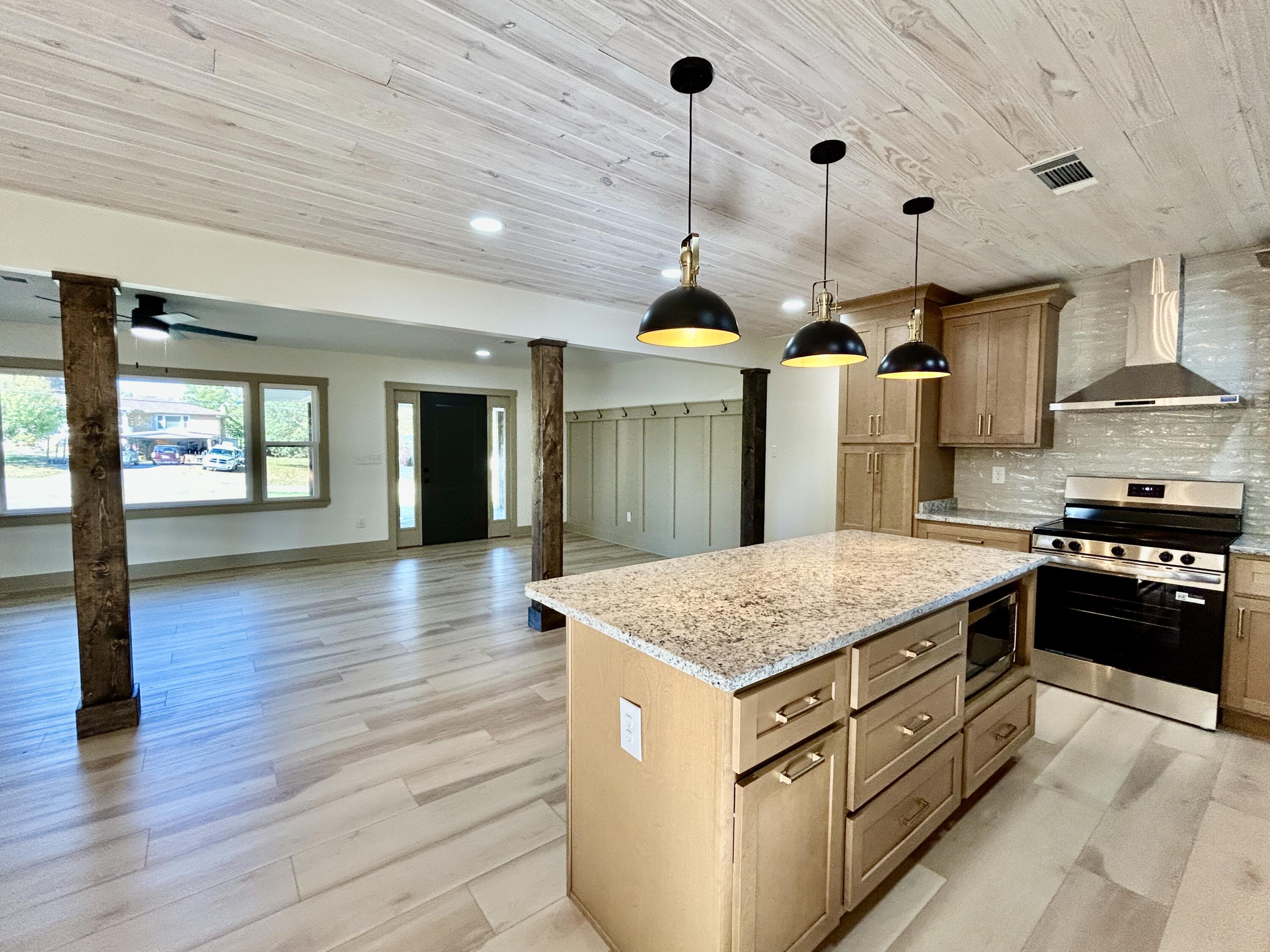 906 S Horseshoe Drive Property Photo 8