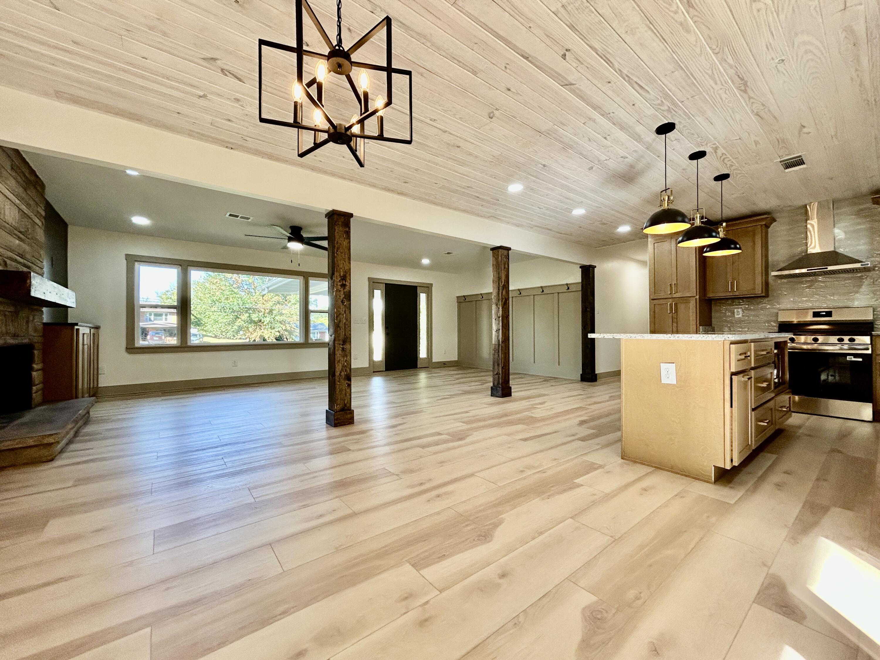 906 S Horseshoe Drive Property Photo 10