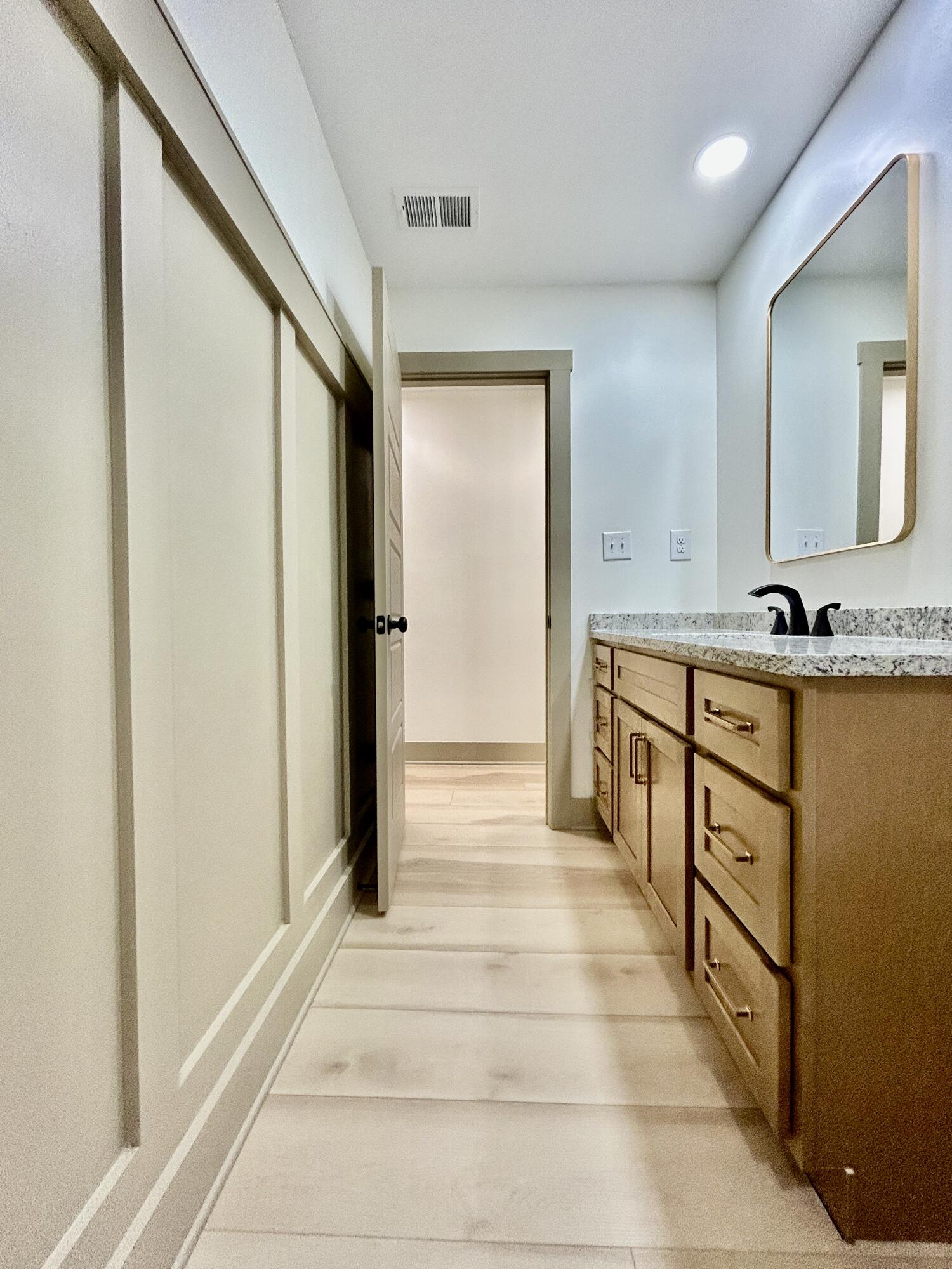 906 S Horseshoe Drive Property Photo 13