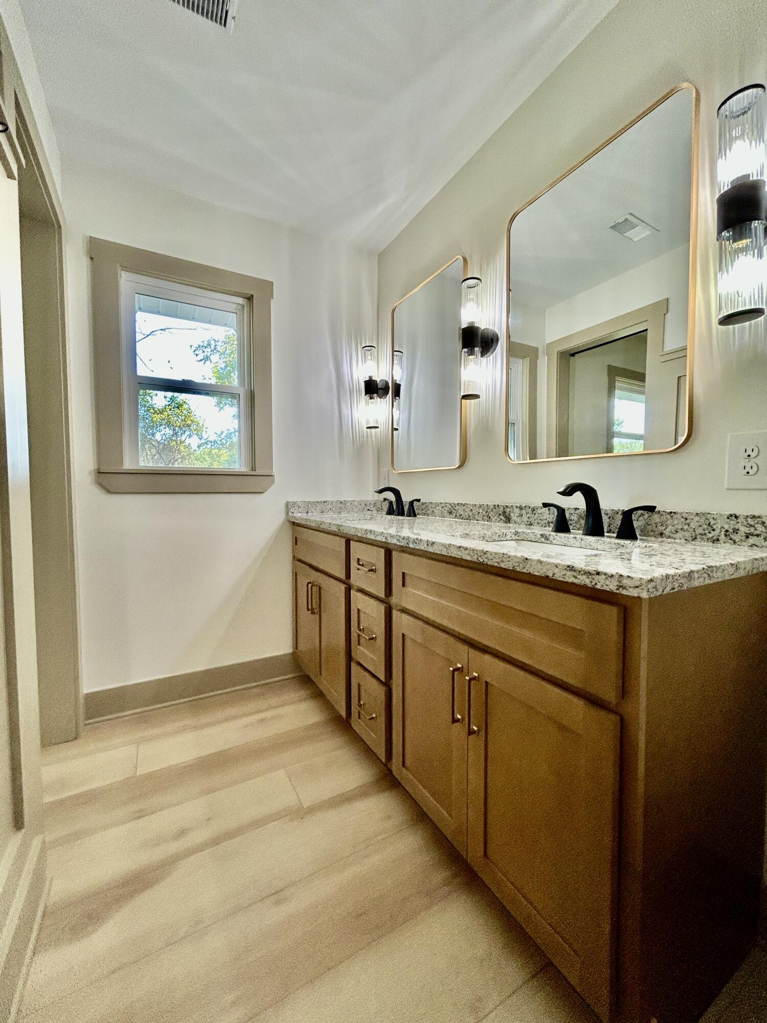 906 S Horseshoe Drive Property Photo 19