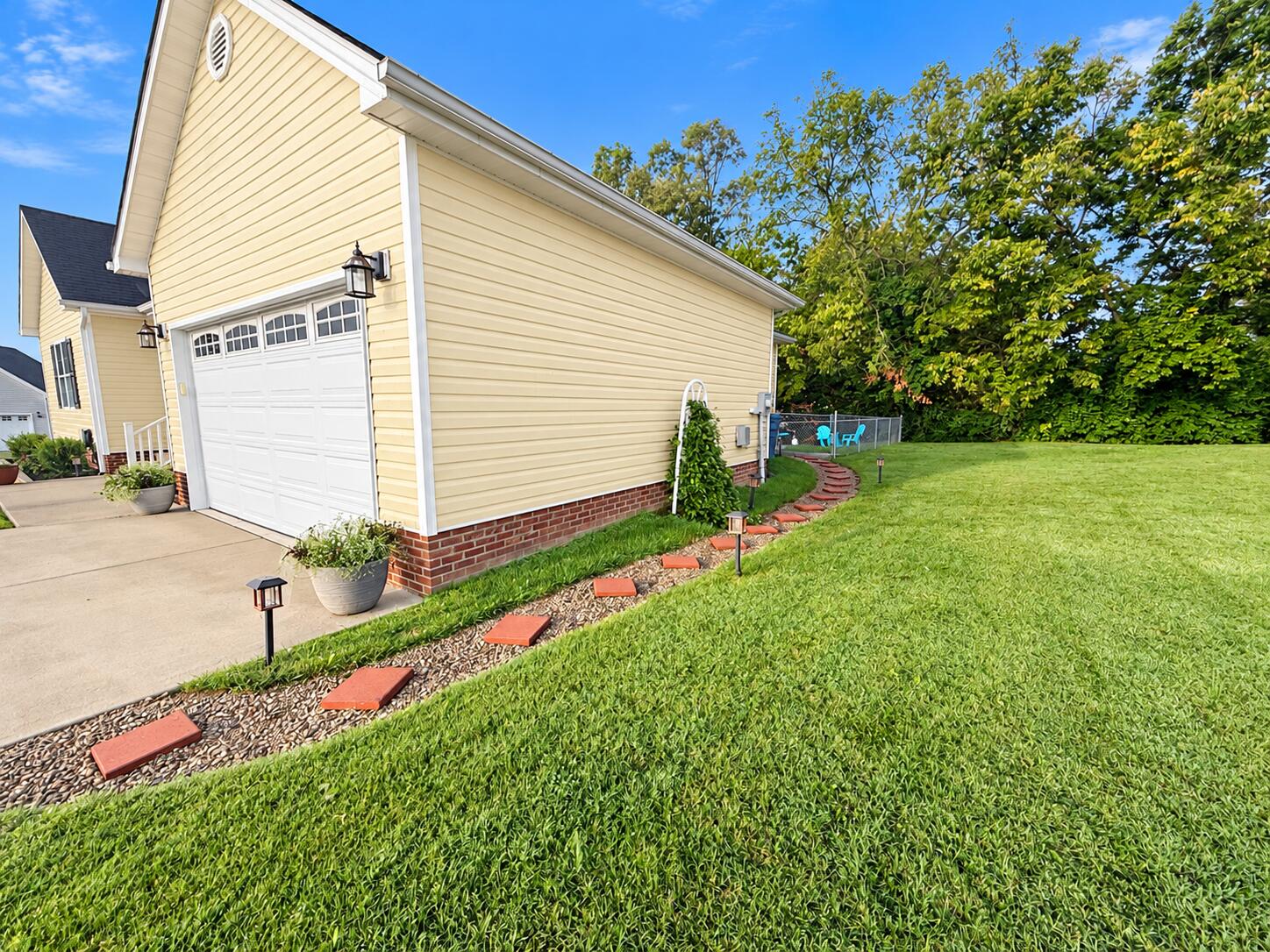 464 Cresthill Drive Property Photo 4