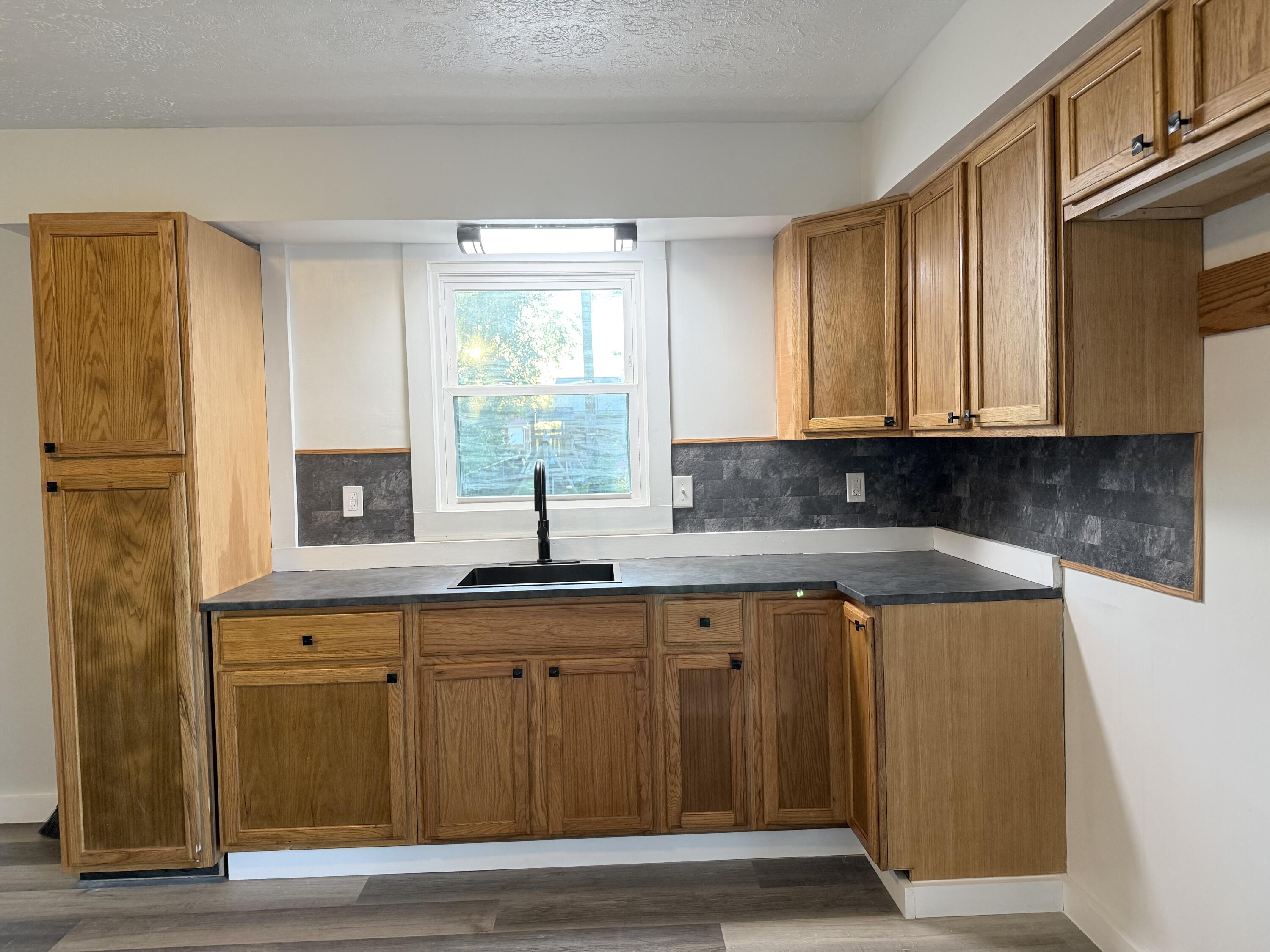 430 Falcon Property Photo 4