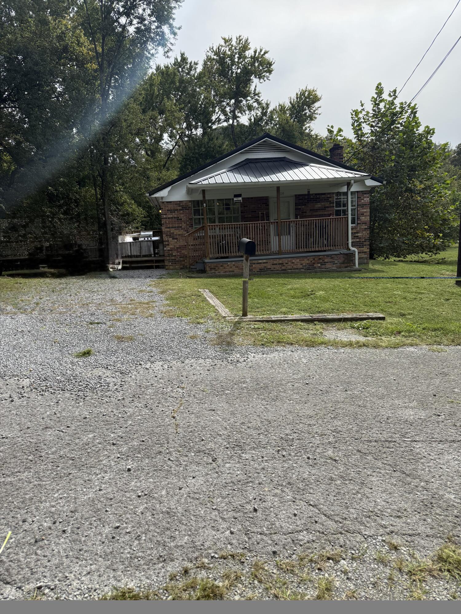 114 E Rochester Avenue Property Photo 3