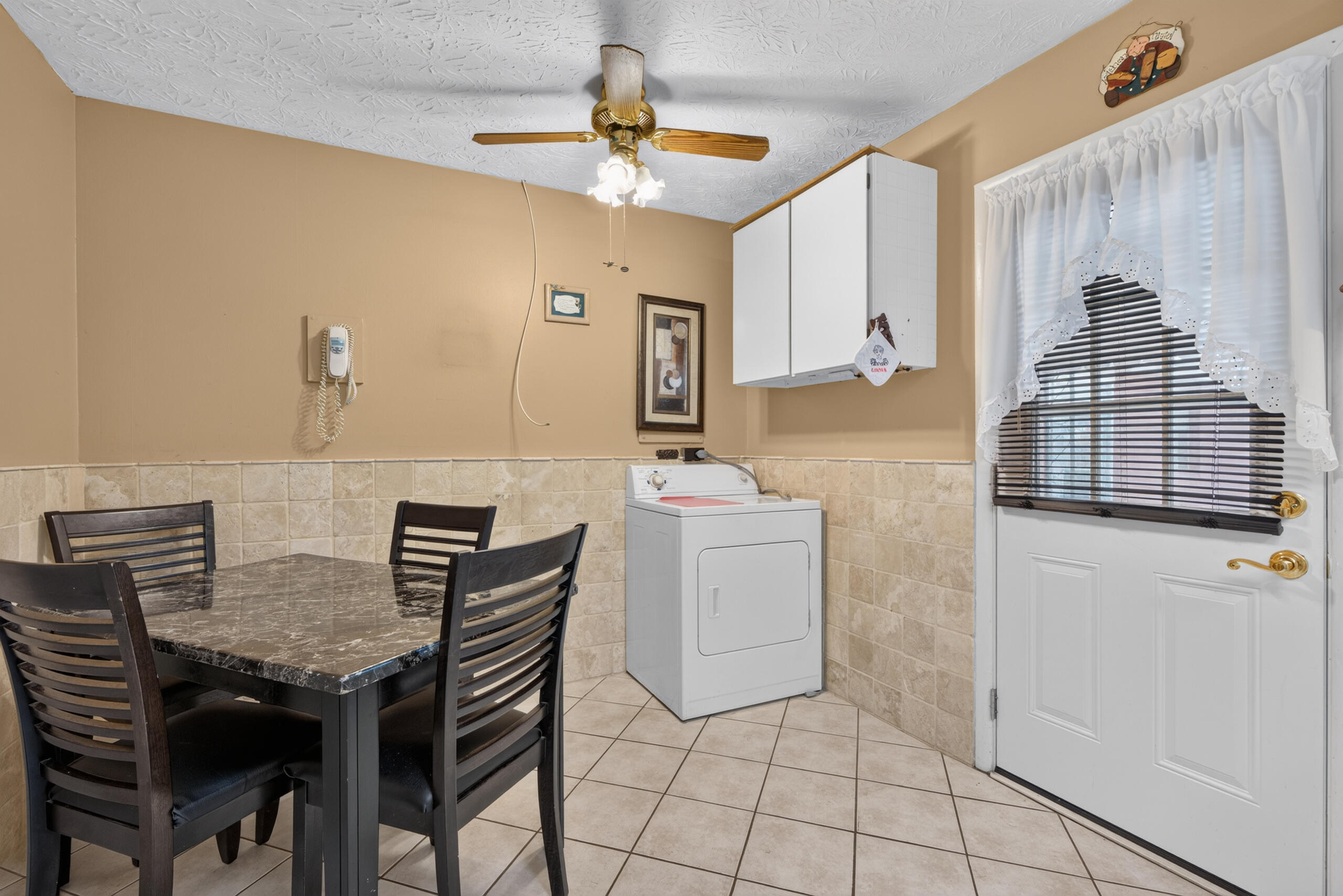 957 Waverly Drive Property Photo 11