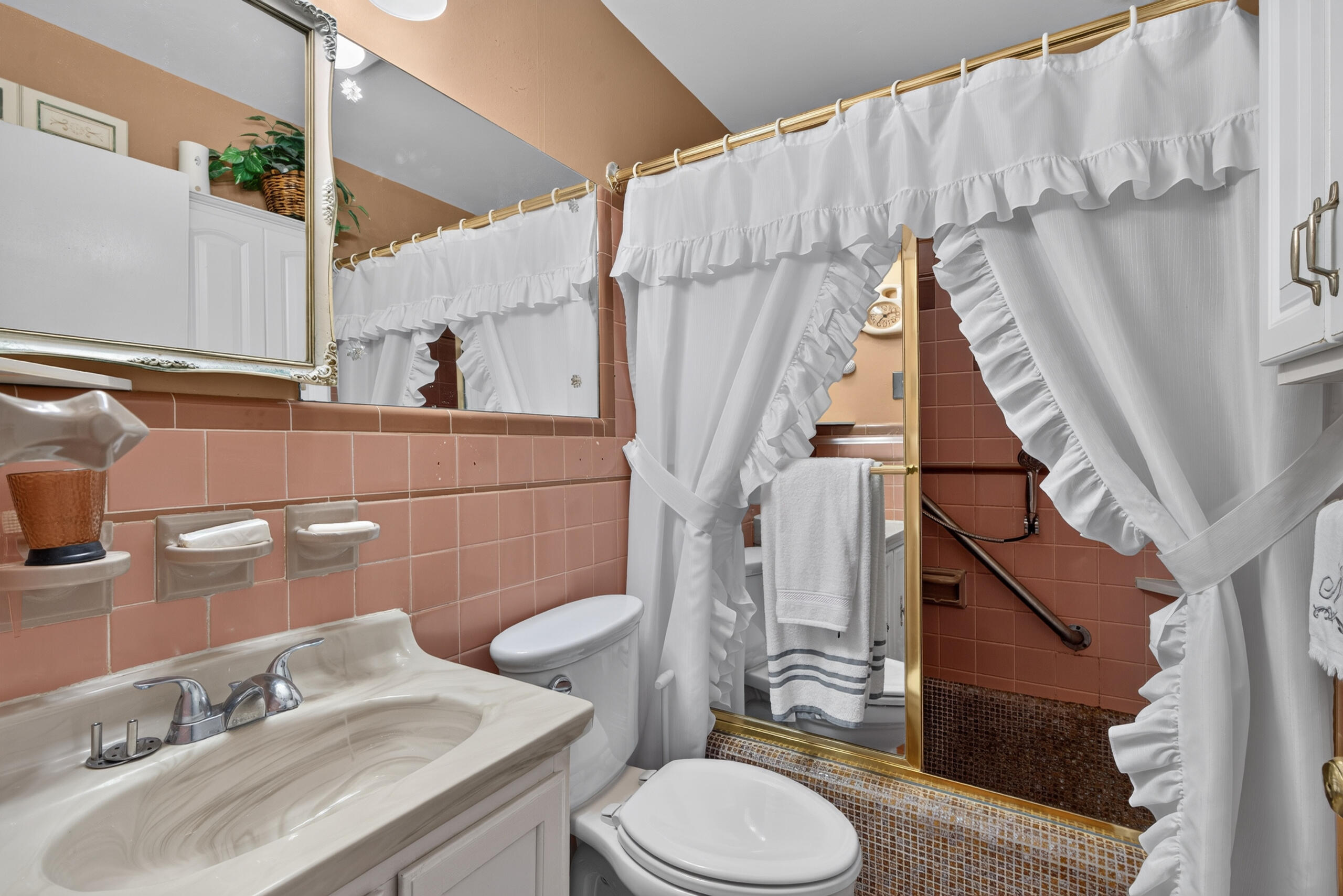 957 Waverly Drive Property Photo 13