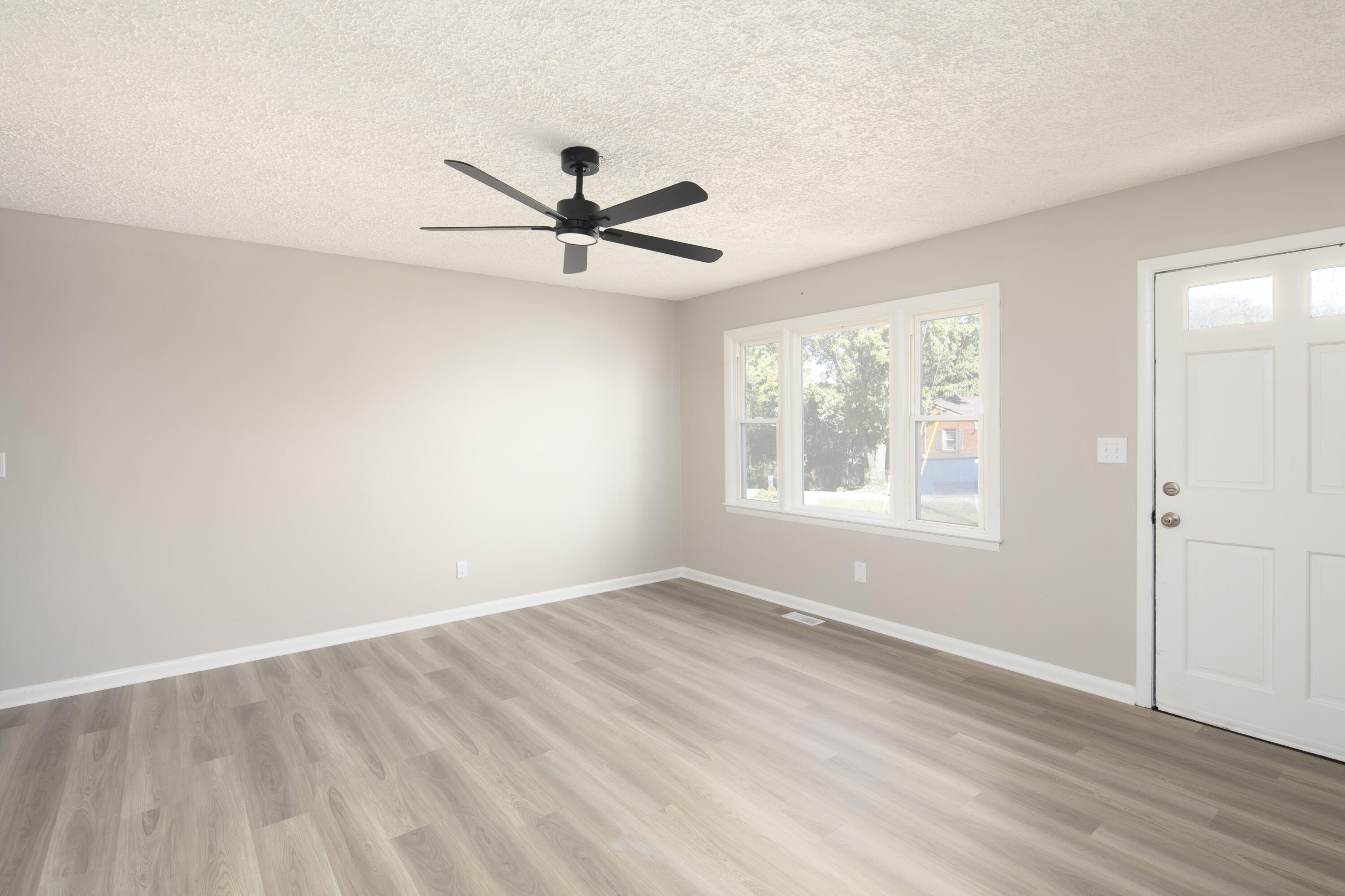 214 Center Drive Property Photo 5