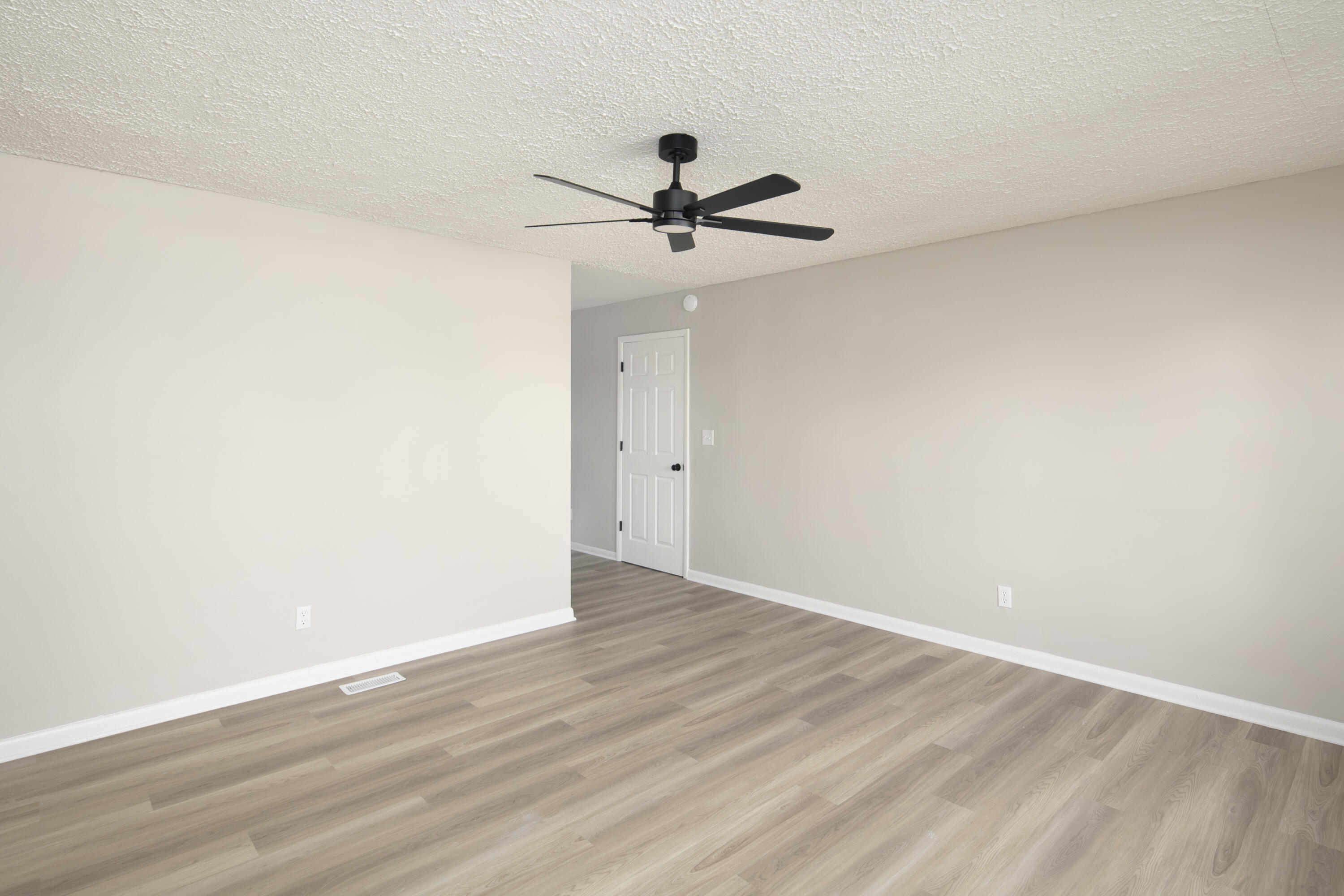 214 Center Drive Property Photo 6