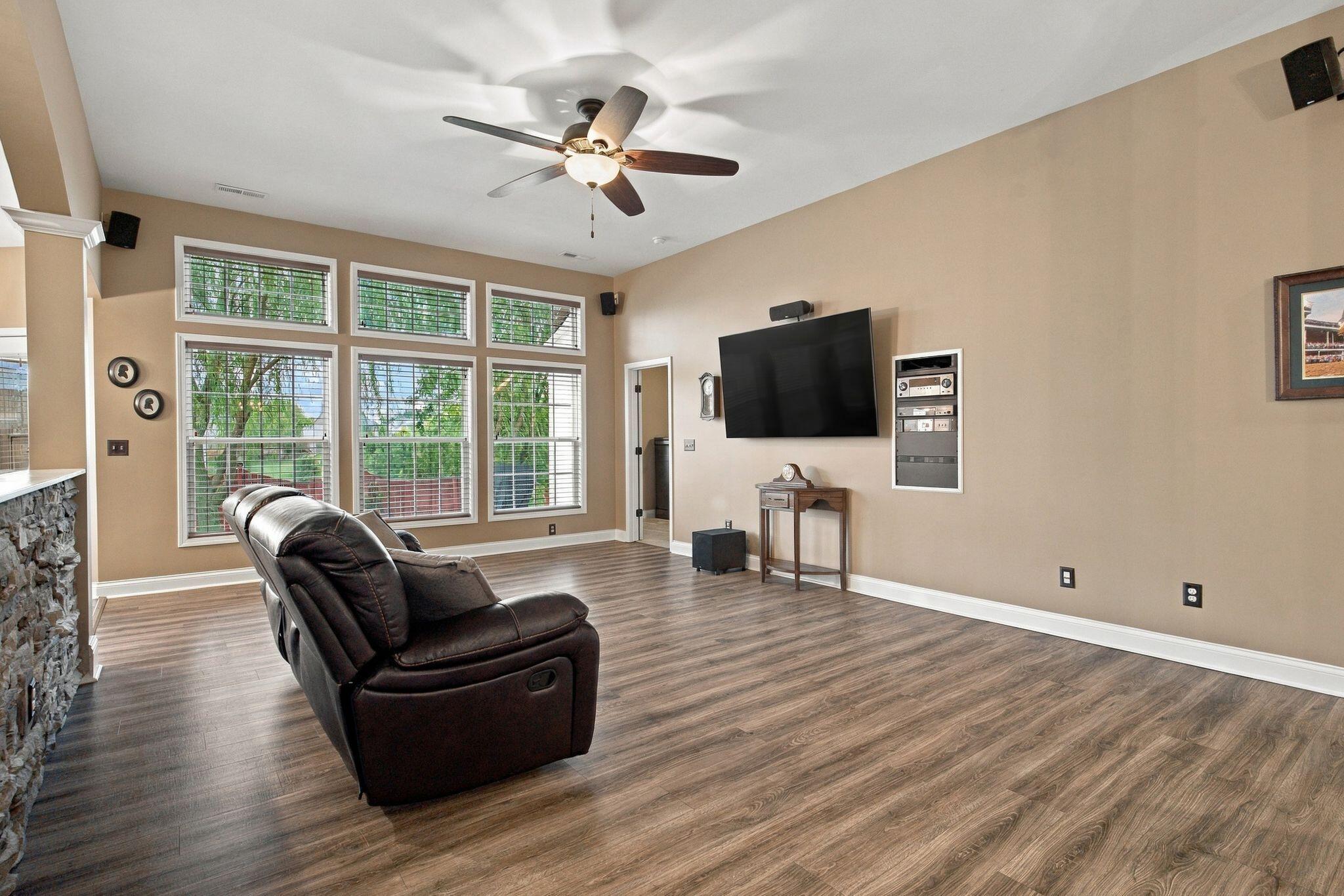 122 Mcintosh Park Property Photo 6