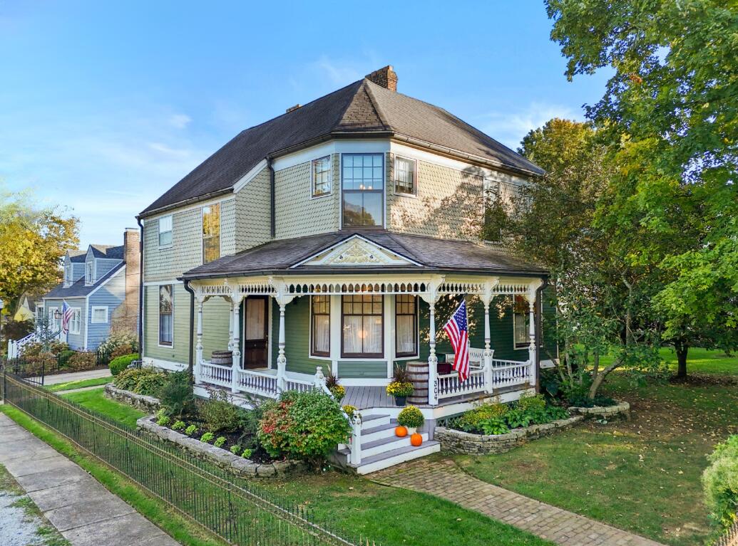 304 S Winter Street Property Photo 1