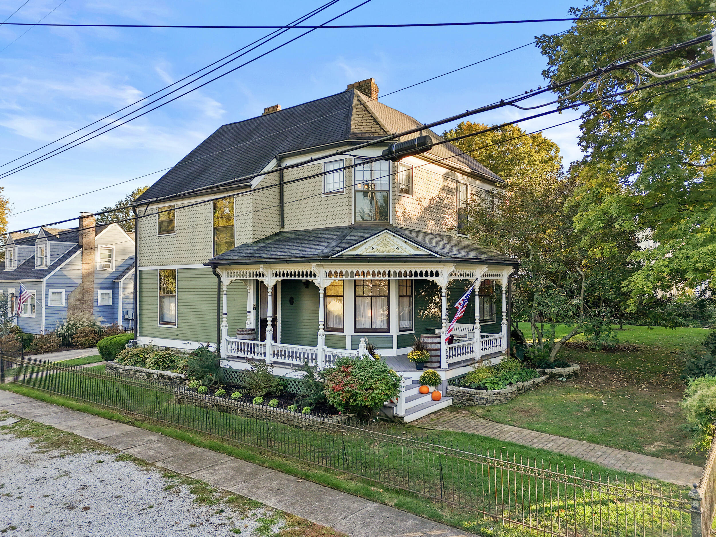 304 S Winter Street Property Photo 4
