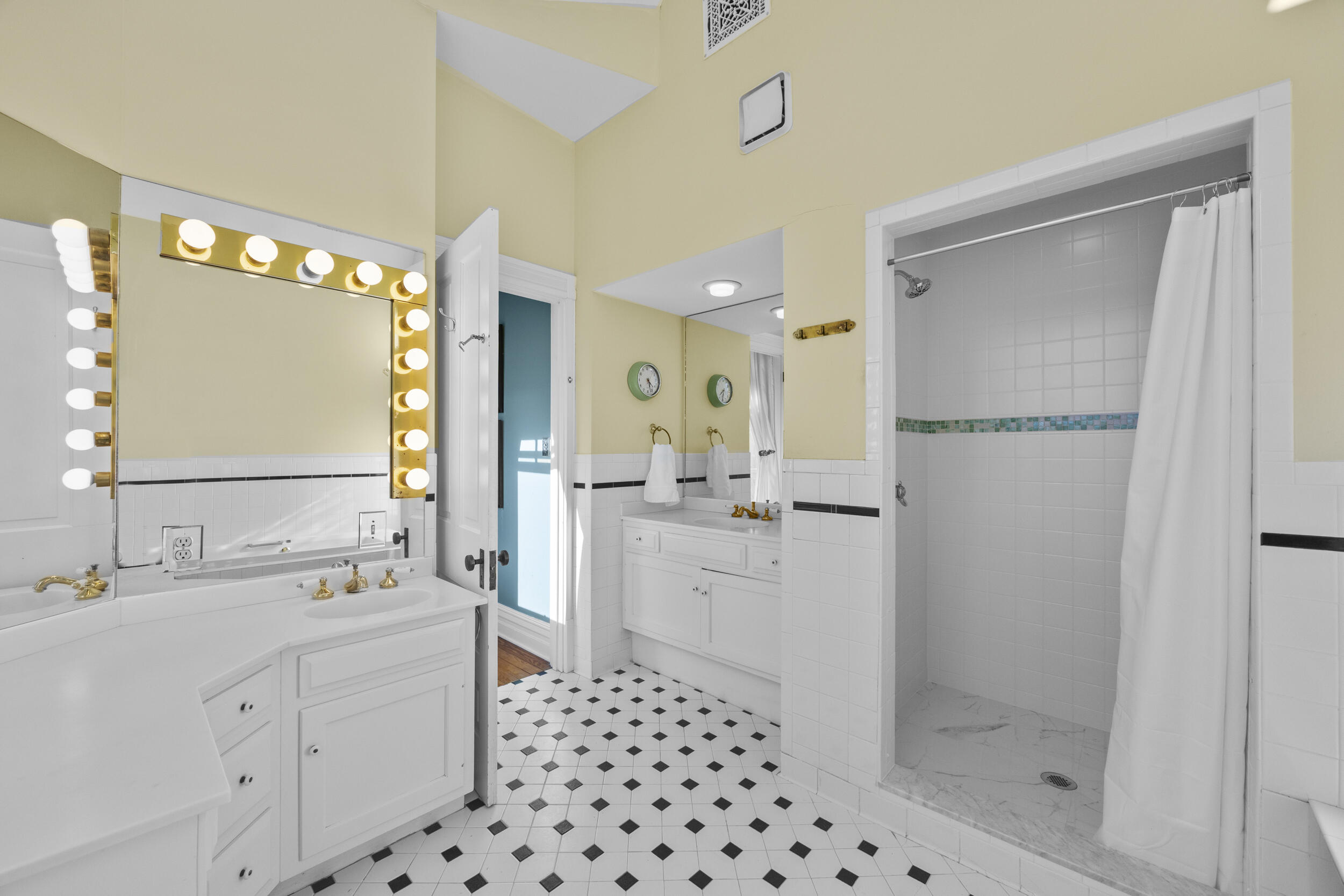 304 S Winter Street Property Photo 54