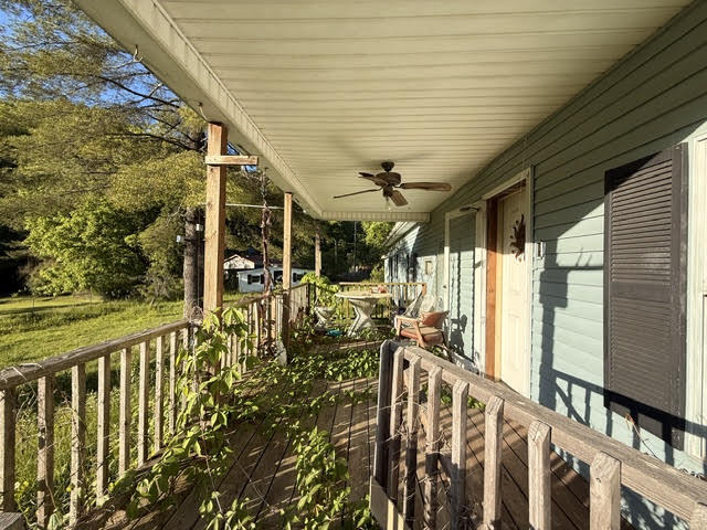 1199 E 221 Highway Property Photo 4